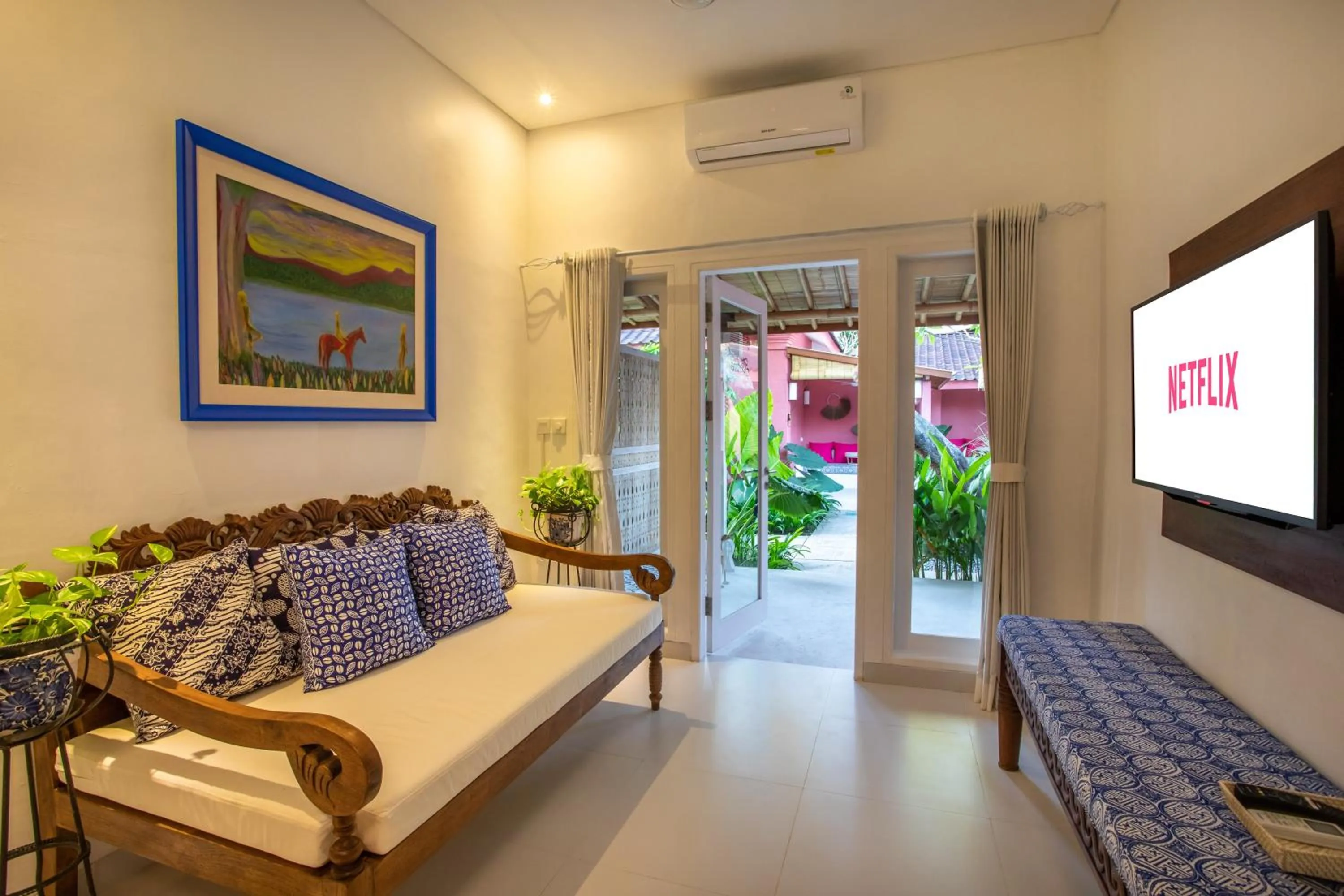 TV and multimedia in PinkPrivate Sanur - for Cool Adults Only