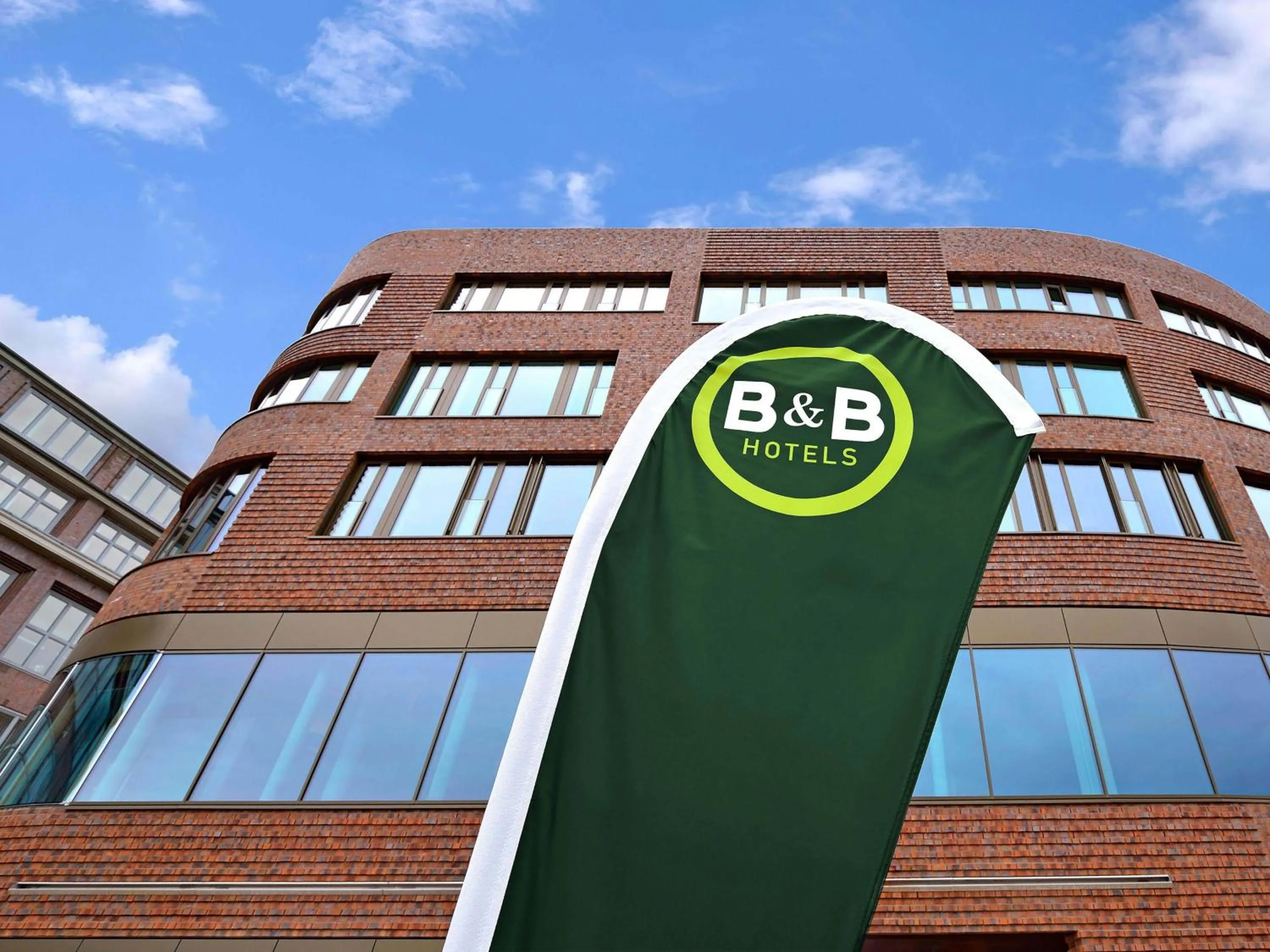 Property building in B&B Hotel Hannover-City