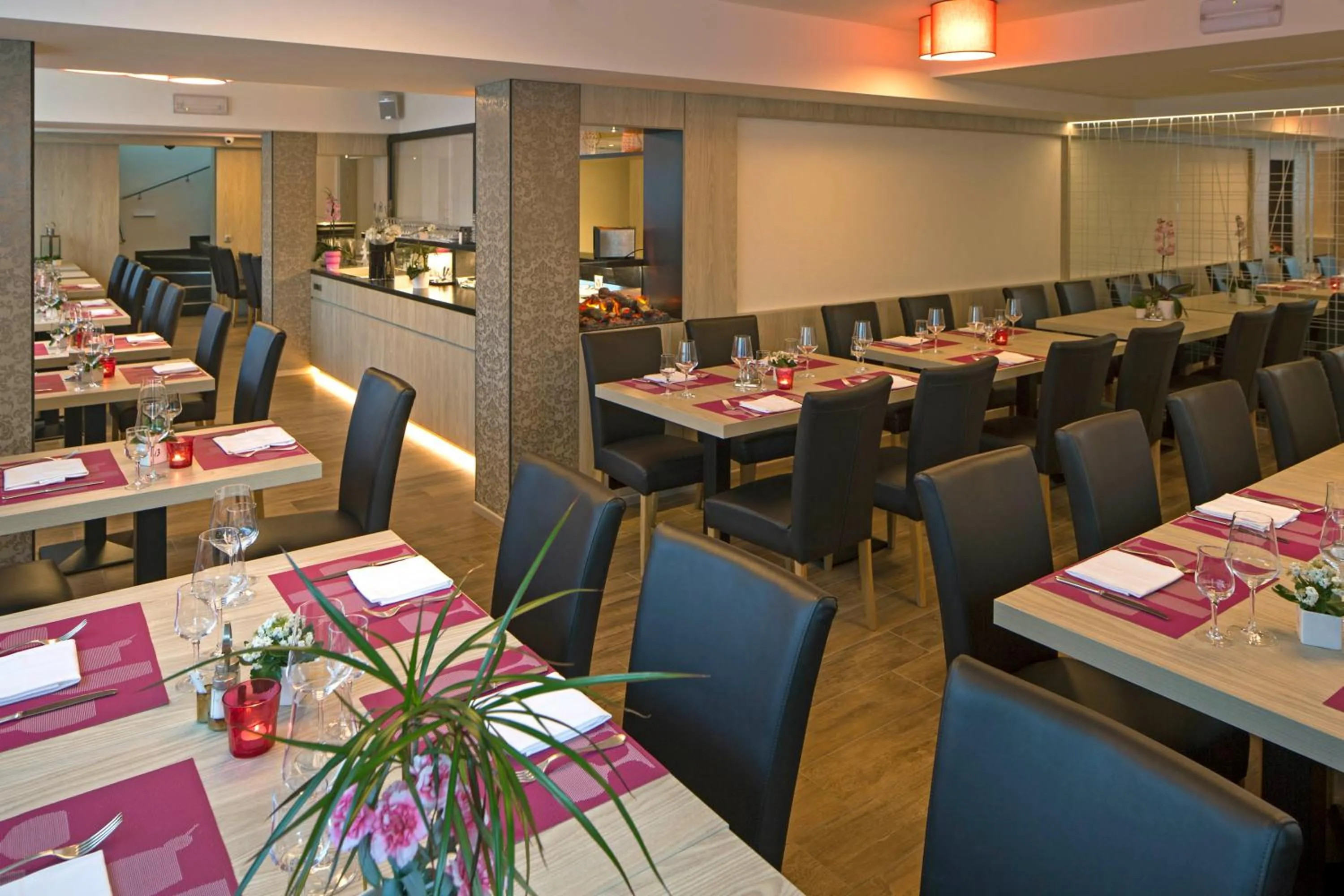 Restaurant/places to eat in Hotel Campione
