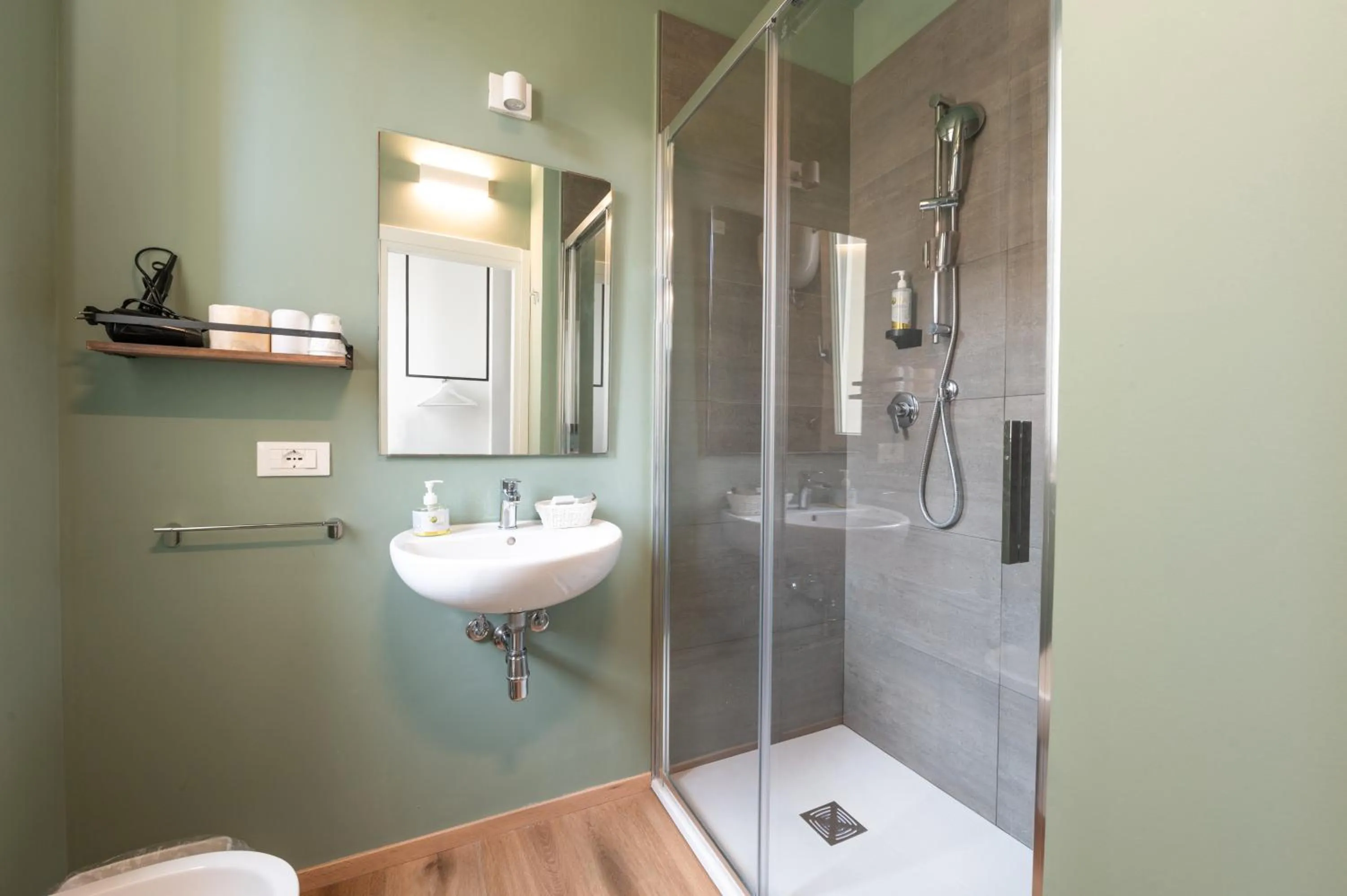 Shower in Hotel Perla