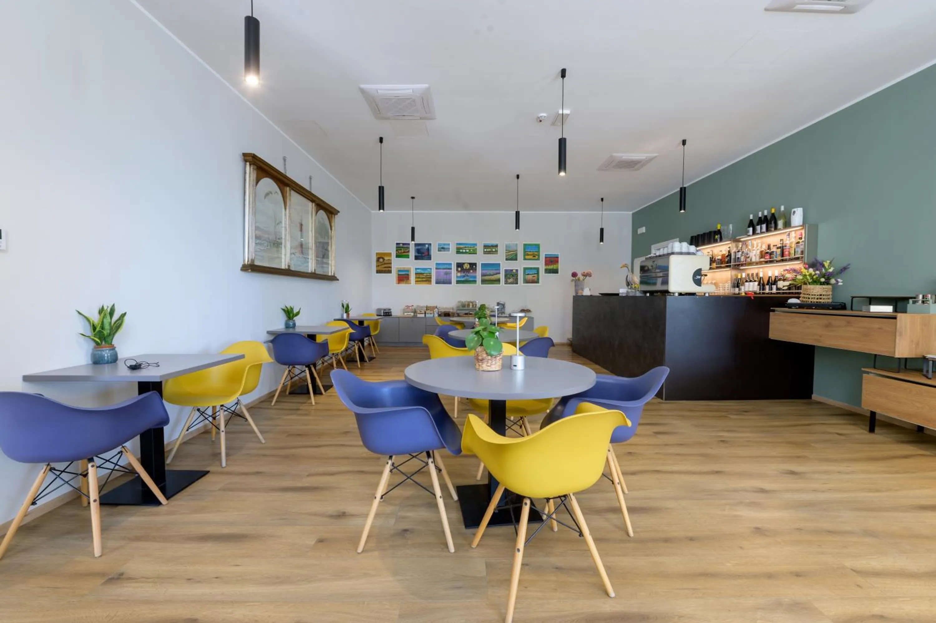 Lounge or bar in Hotel Perla