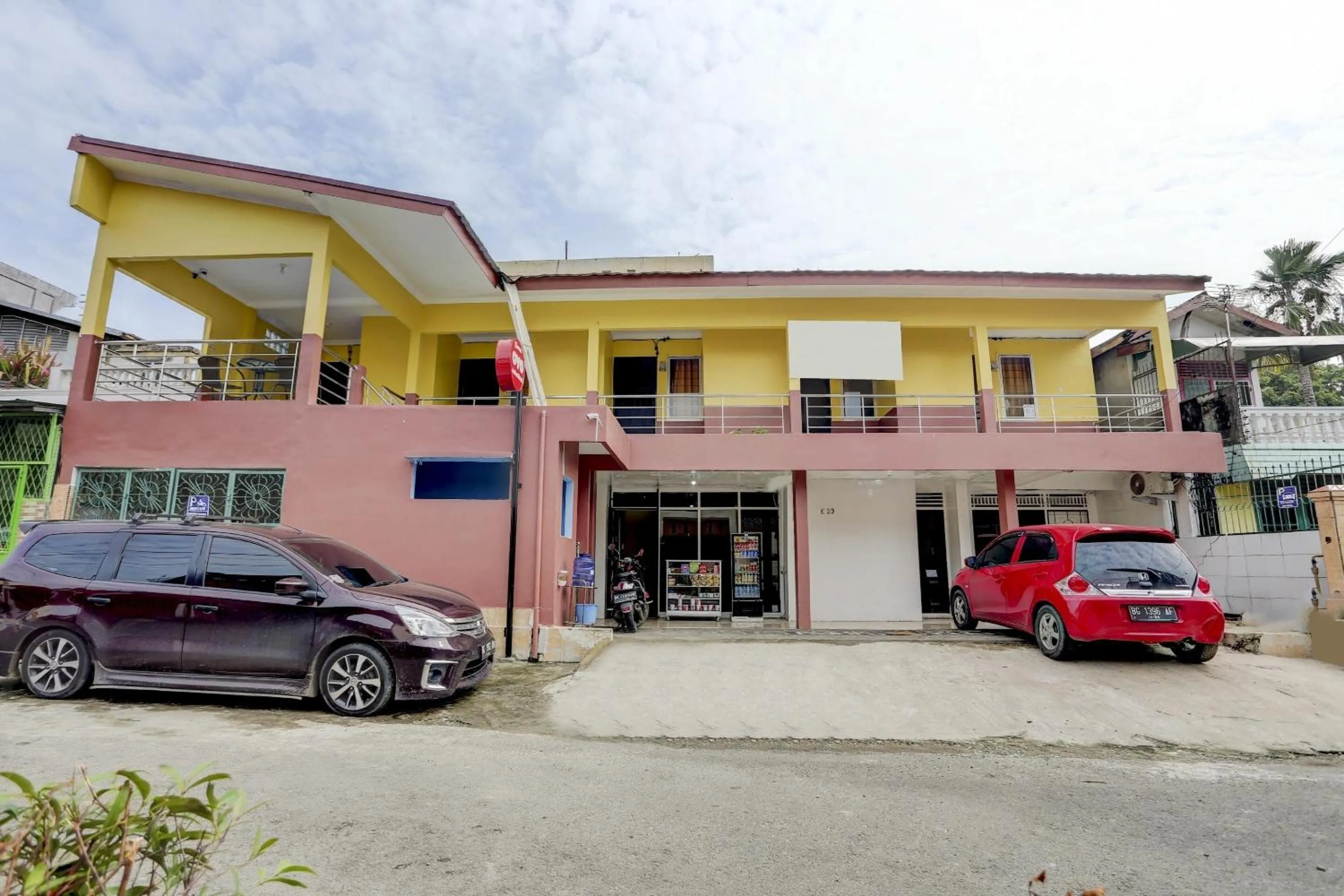 Facade/entrance in OYO Life 90190 Asha Kost Syariah