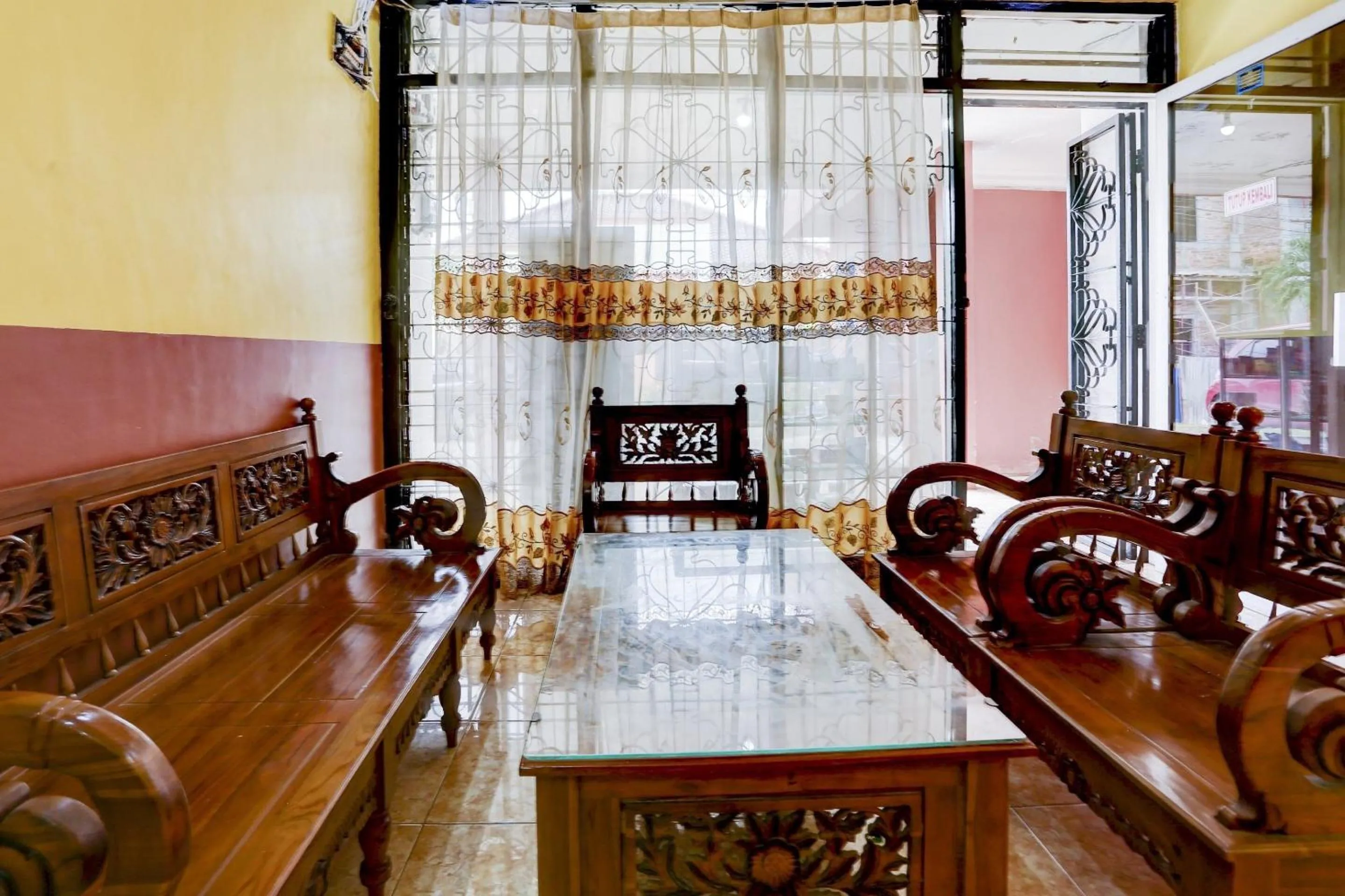 Lobby or reception in OYO Life 90190 Asha Kost Syariah