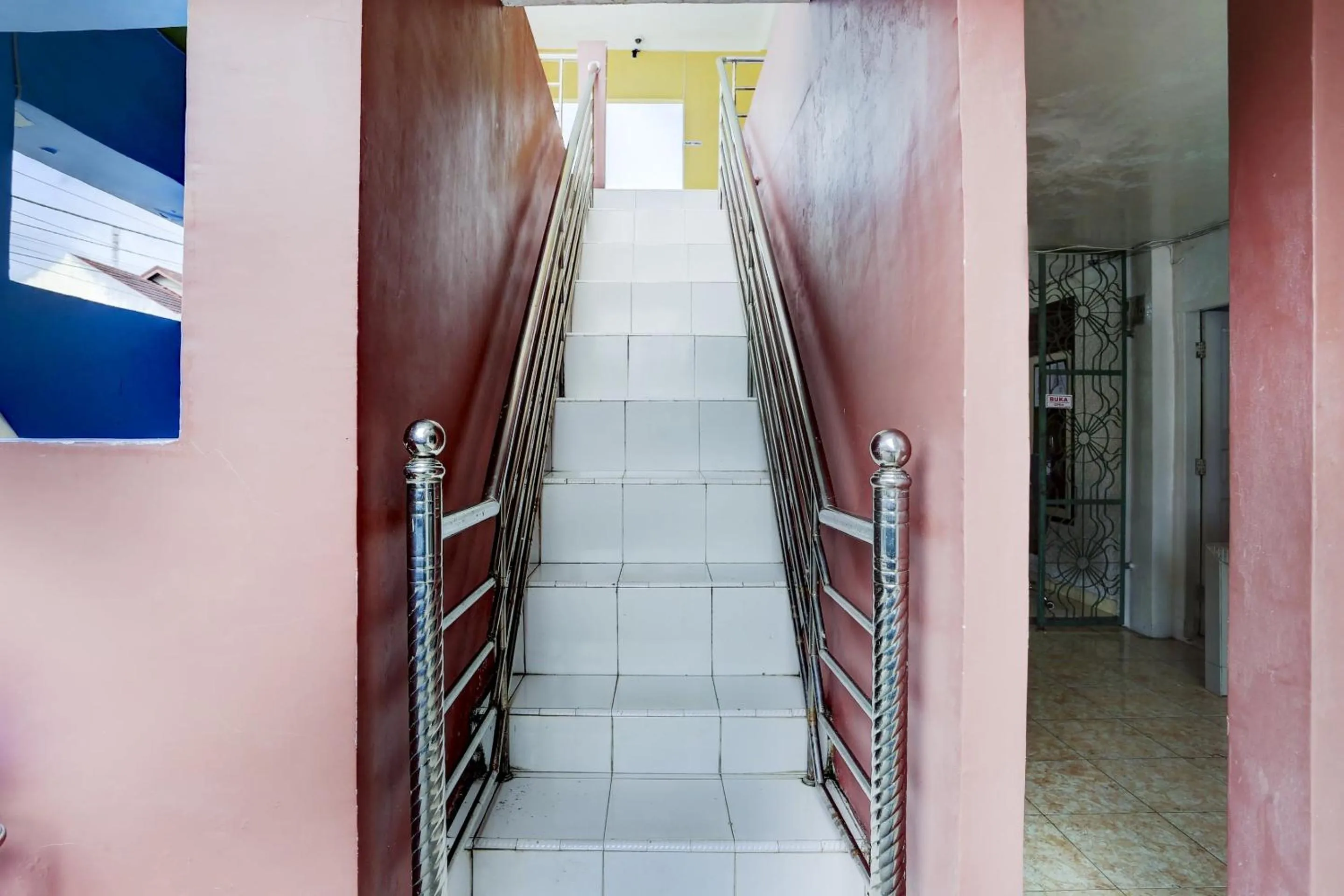 Lobby or reception in OYO Life 90190 Asha Kost Syariah