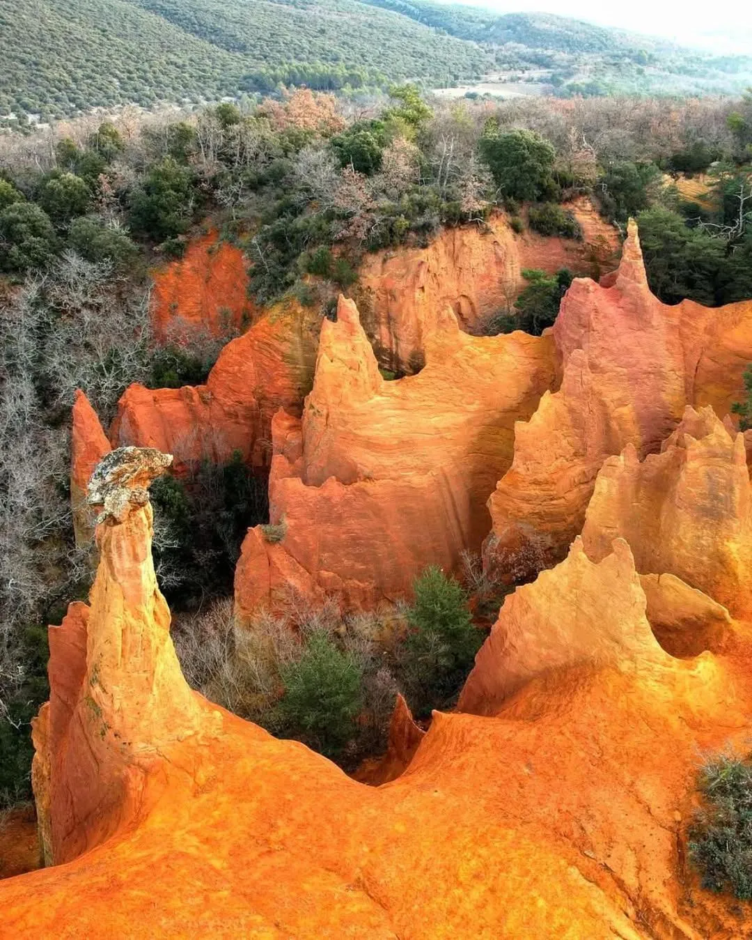 Nearby landmark in la fée viviane et michel l'enchanteur