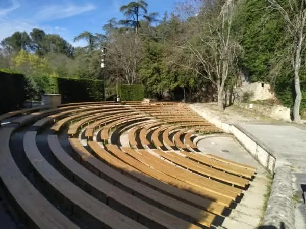 Natural landscape in la fée viviane et michel l'enchanteur