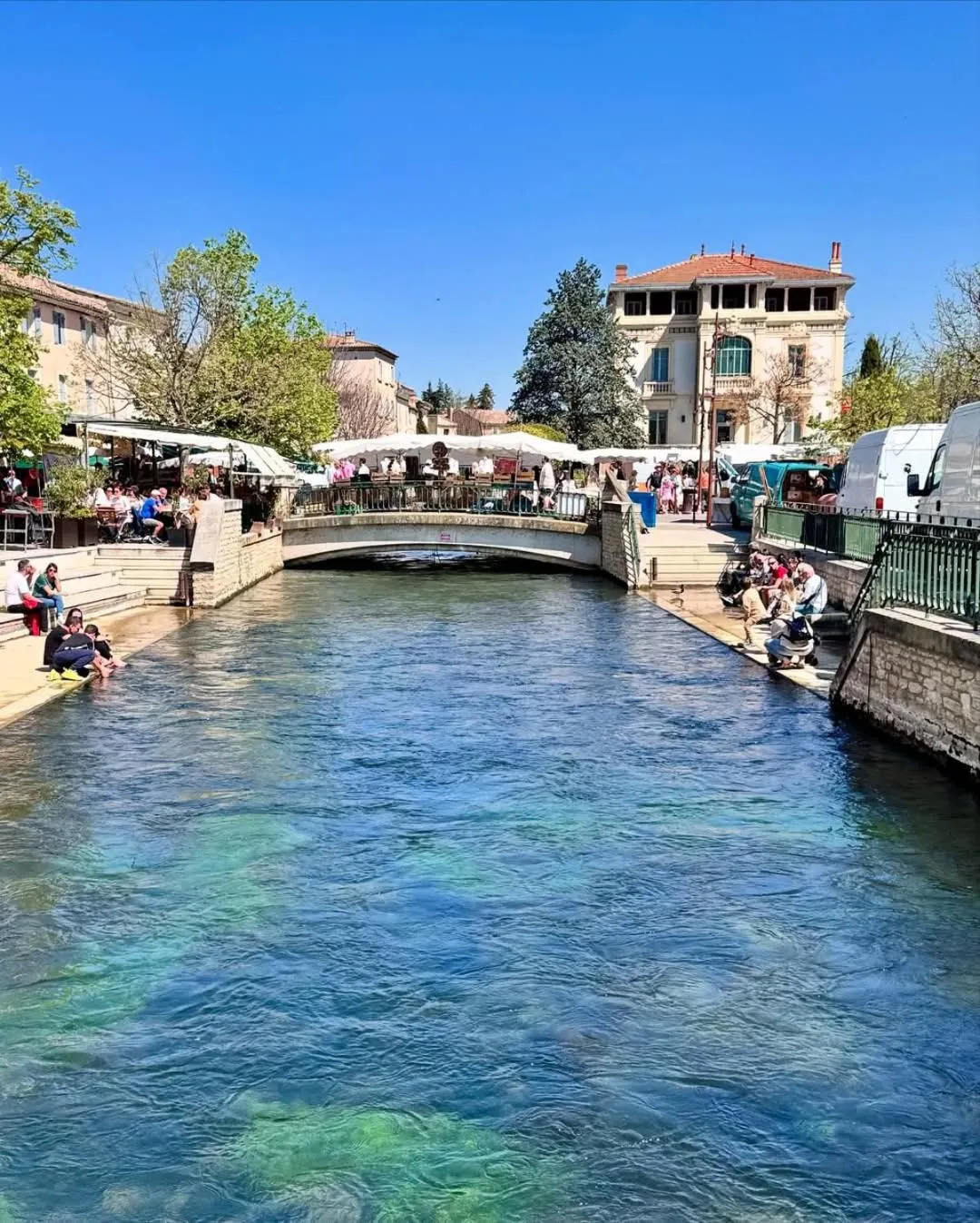 Nearby landmark in la fée viviane et michel l'enchanteur
