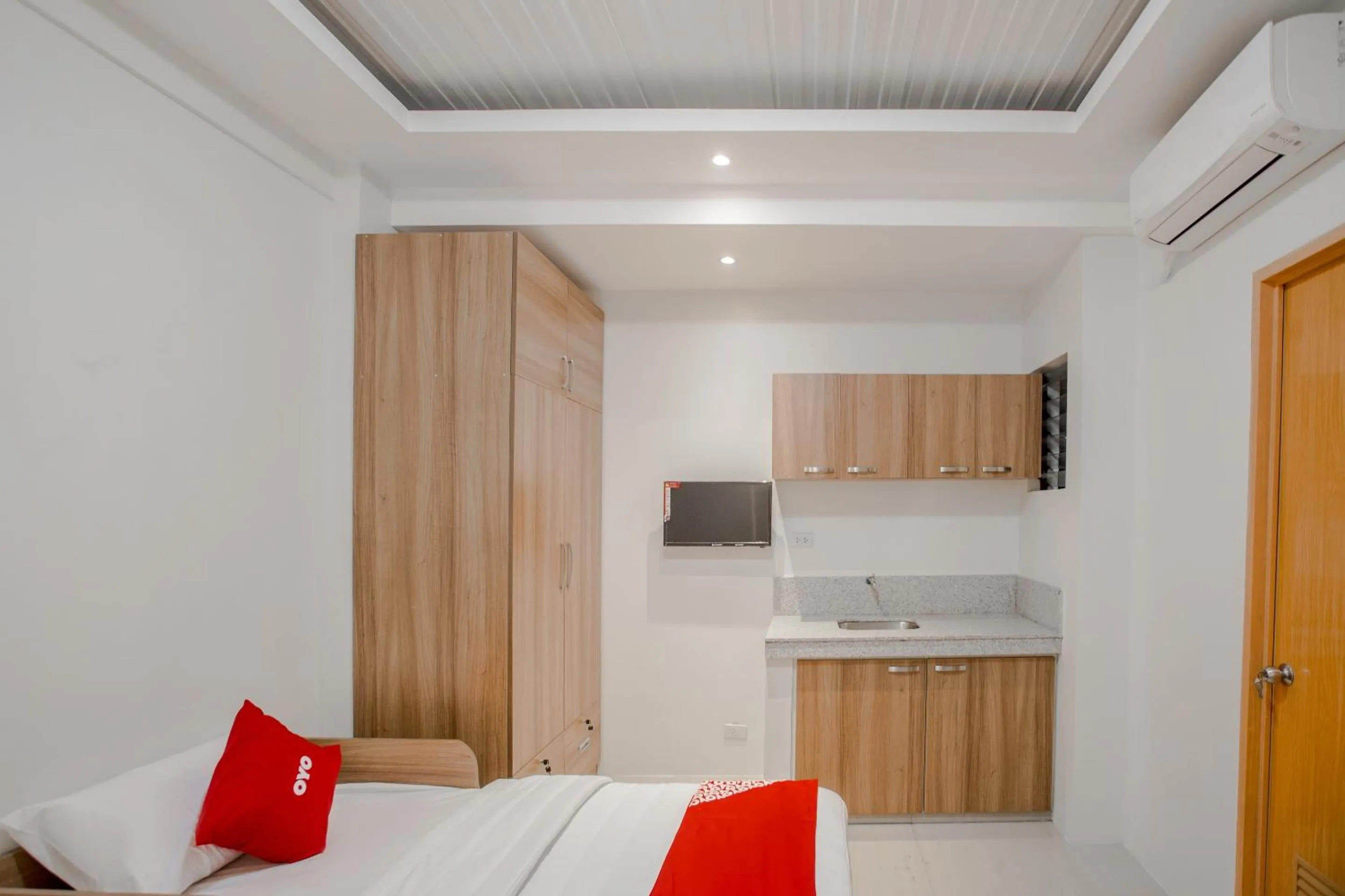 Bedroom in OYO 605 The Quarters