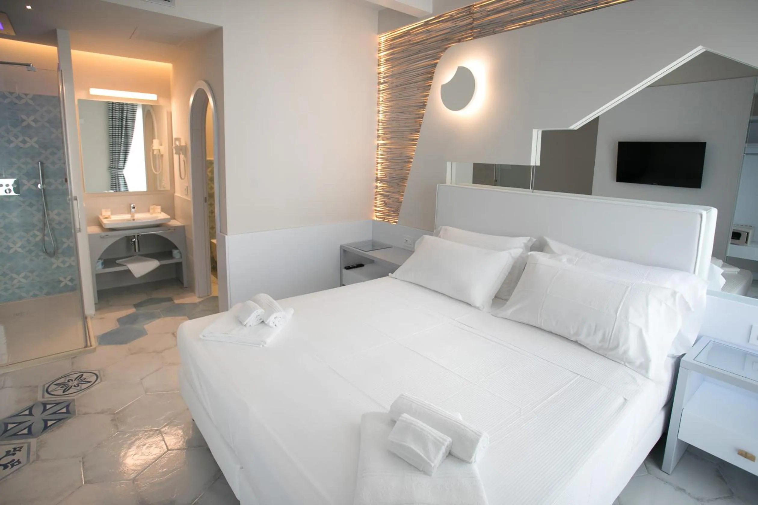 Shower, Bed in Franco's House Tropea