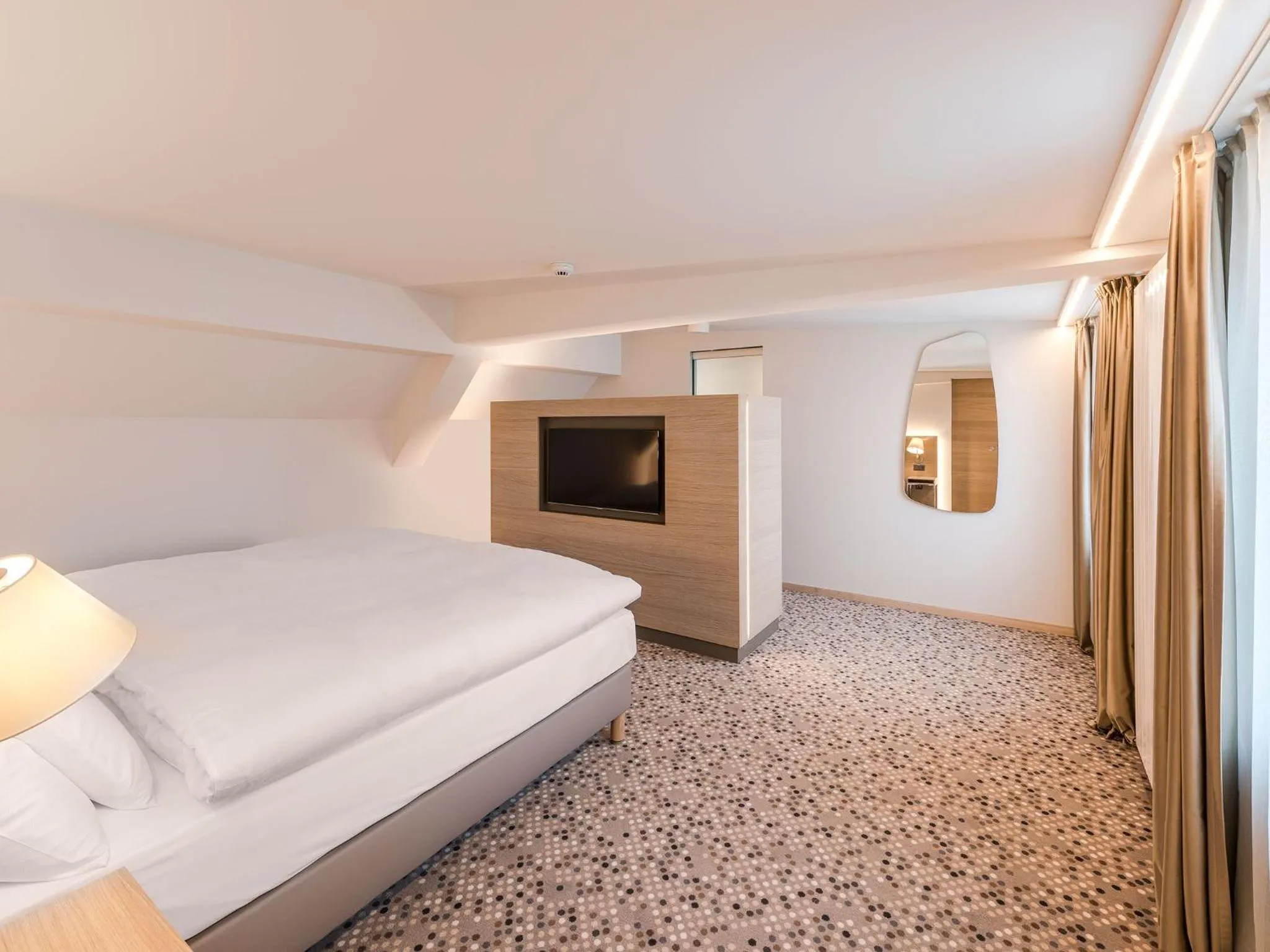 bunk bed, Bed in Hotel Savoy