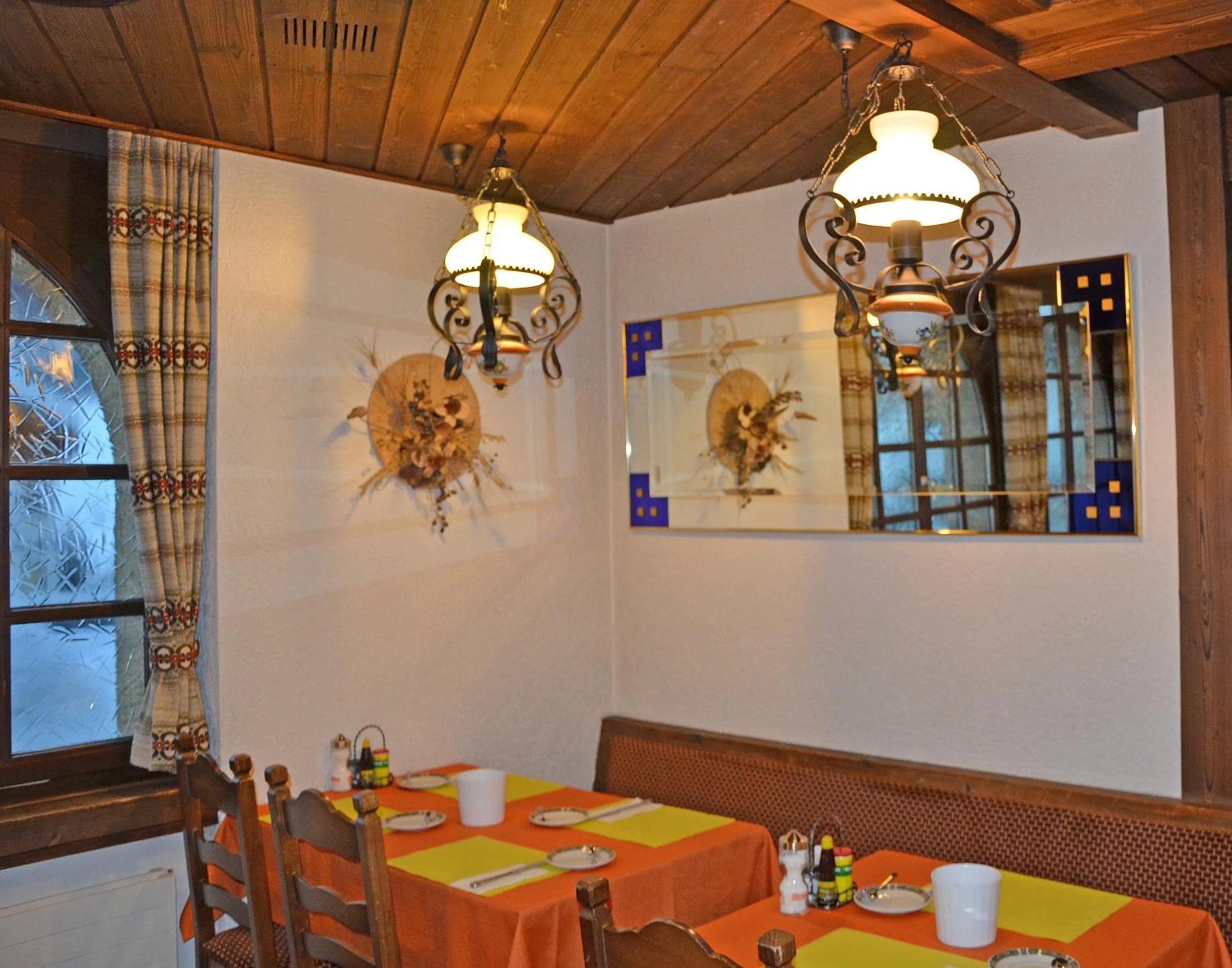 Food and drinks in Hotel Alex