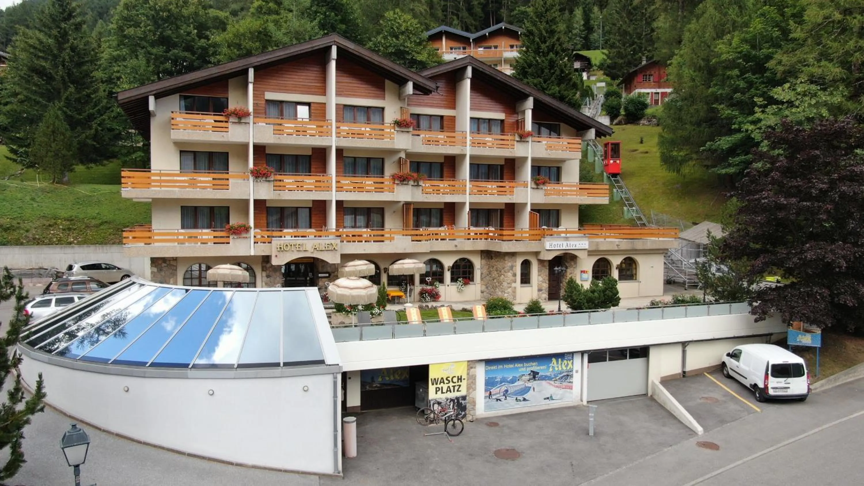 Facade/entrance in Hotel Alex