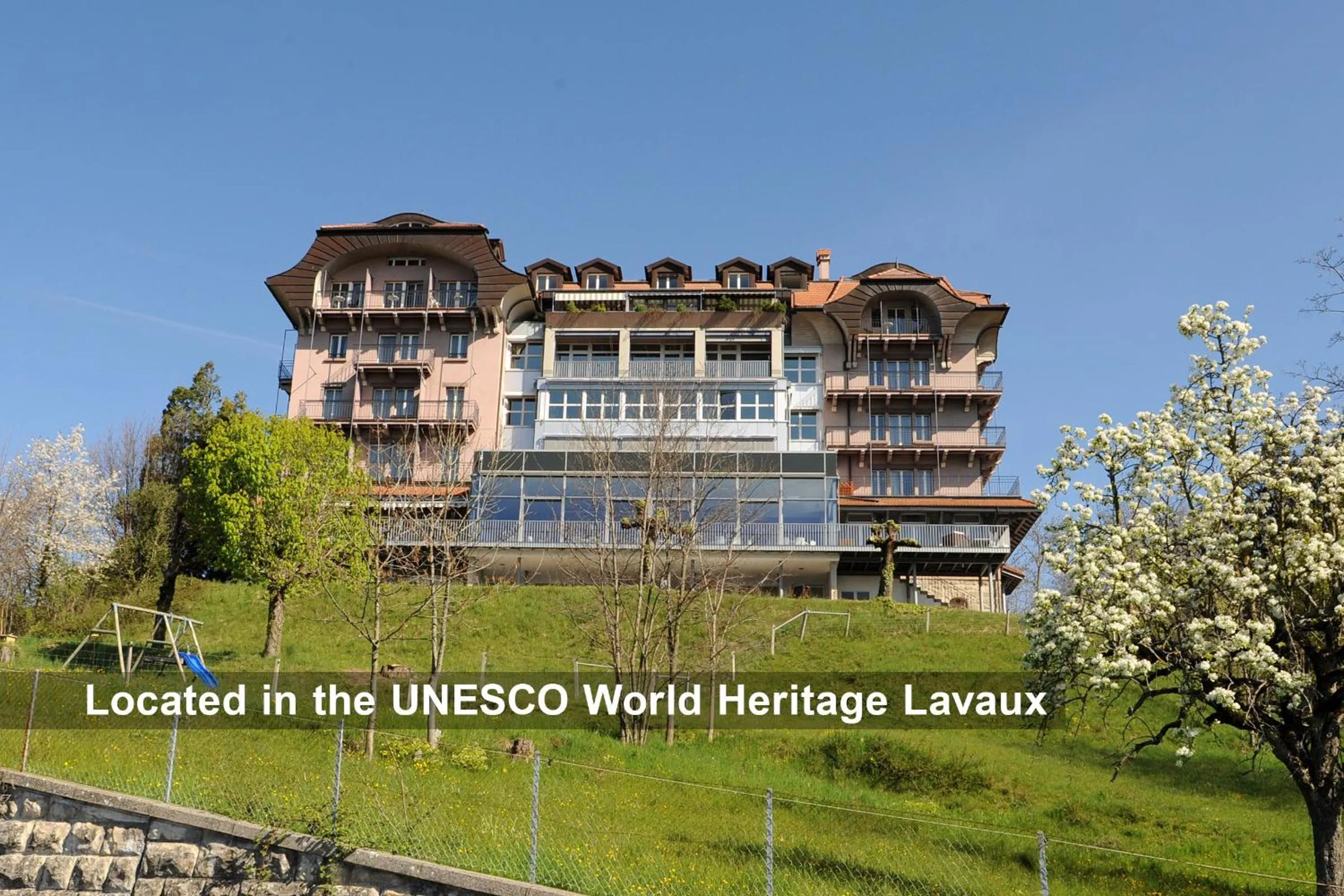 Facade/entrance in Hôtel Prealpina