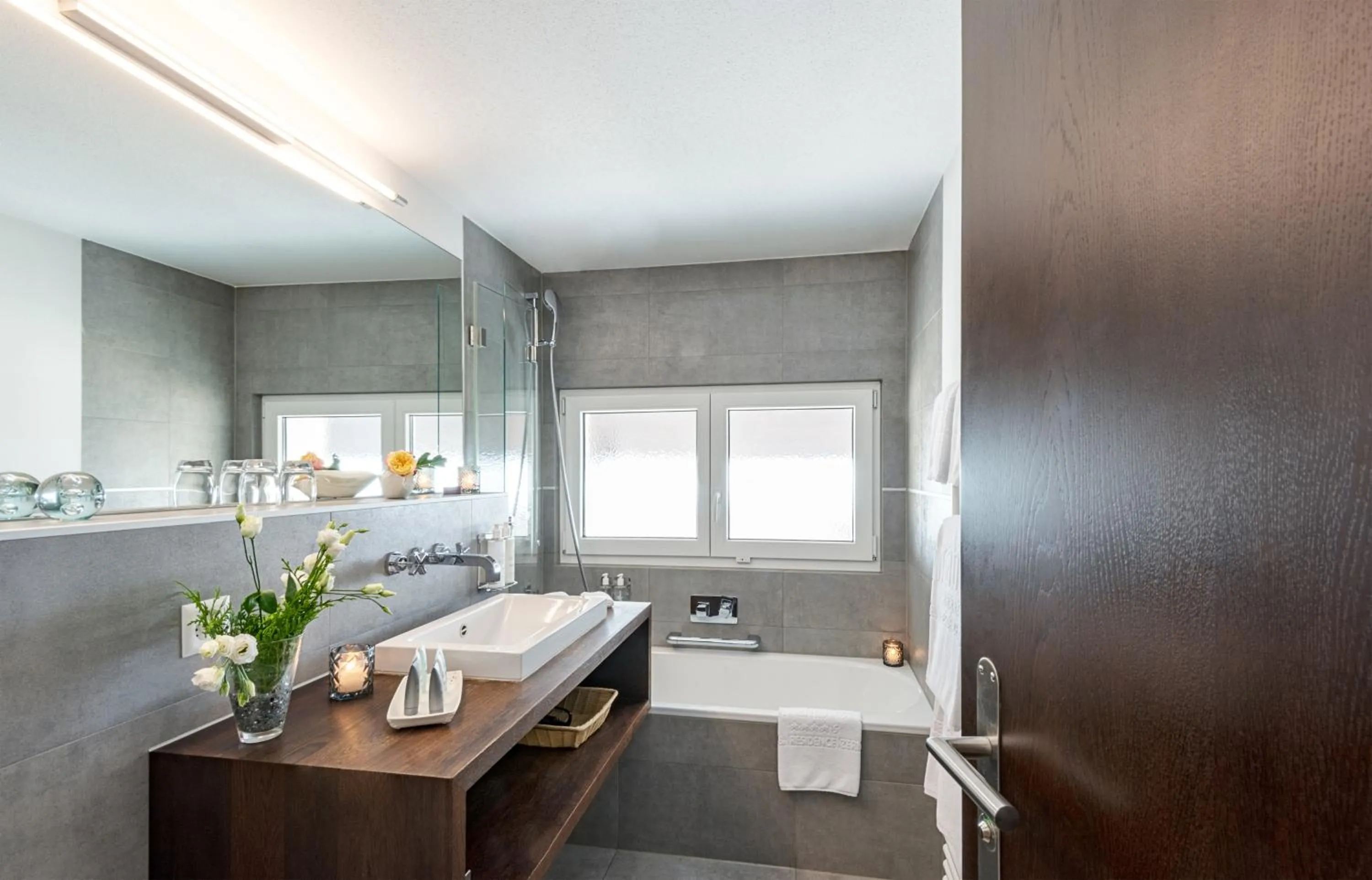 Shower, Bed in Le Mirabeau Resort & Spa