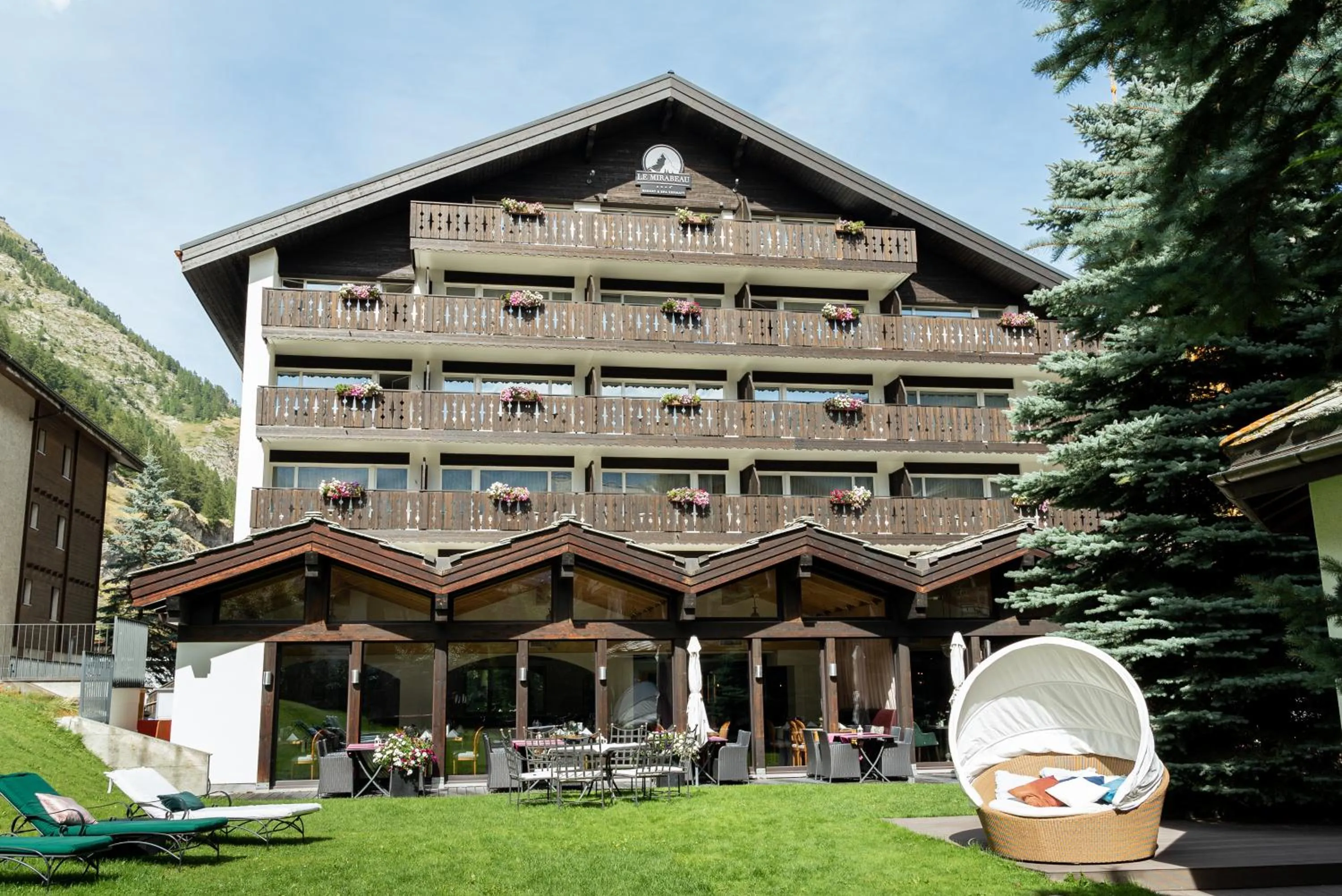 Property building in Le Mirabeau Resort & Spa