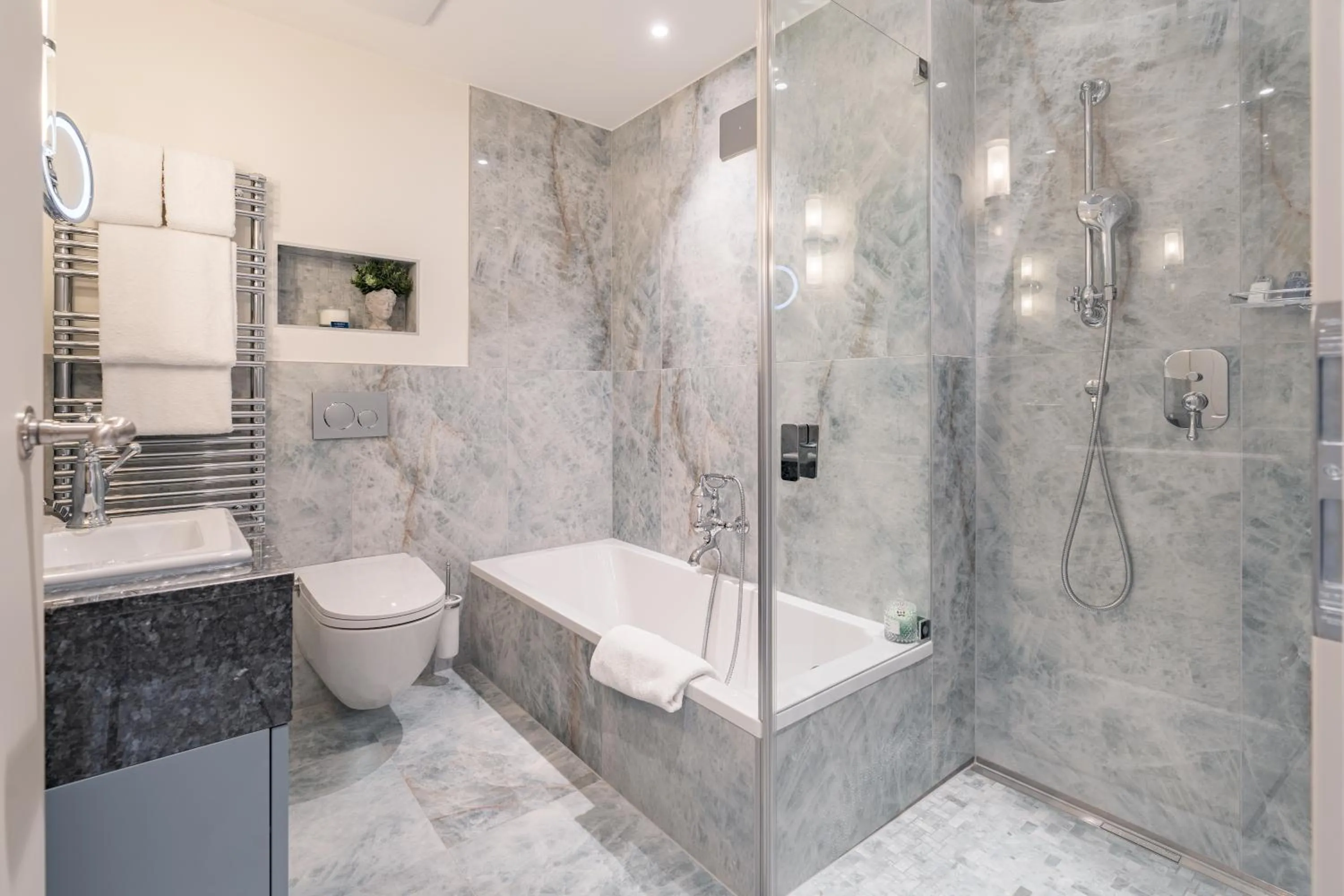 Bathroom in Le Mirabeau Resort & Spa