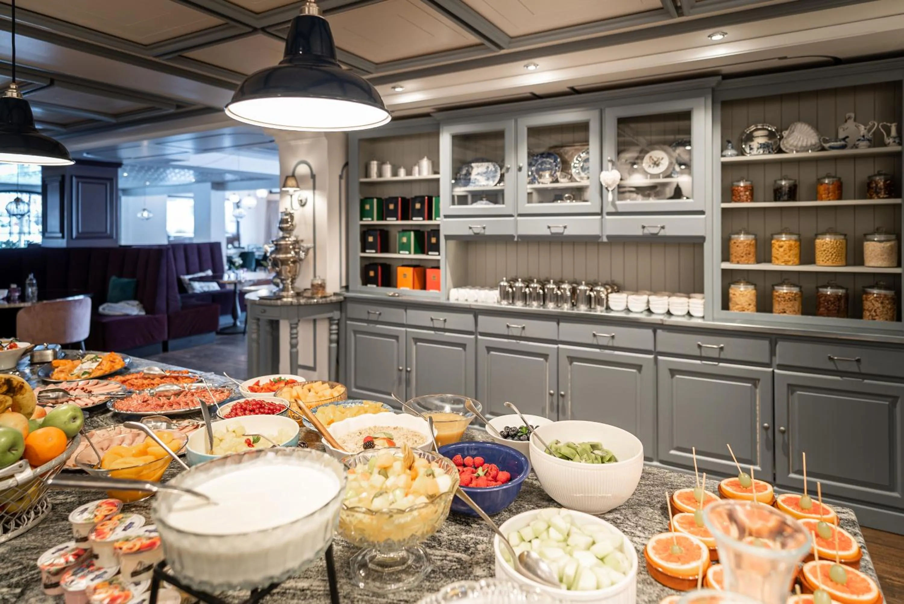 Food and drinks in Le Mirabeau Resort & Spa