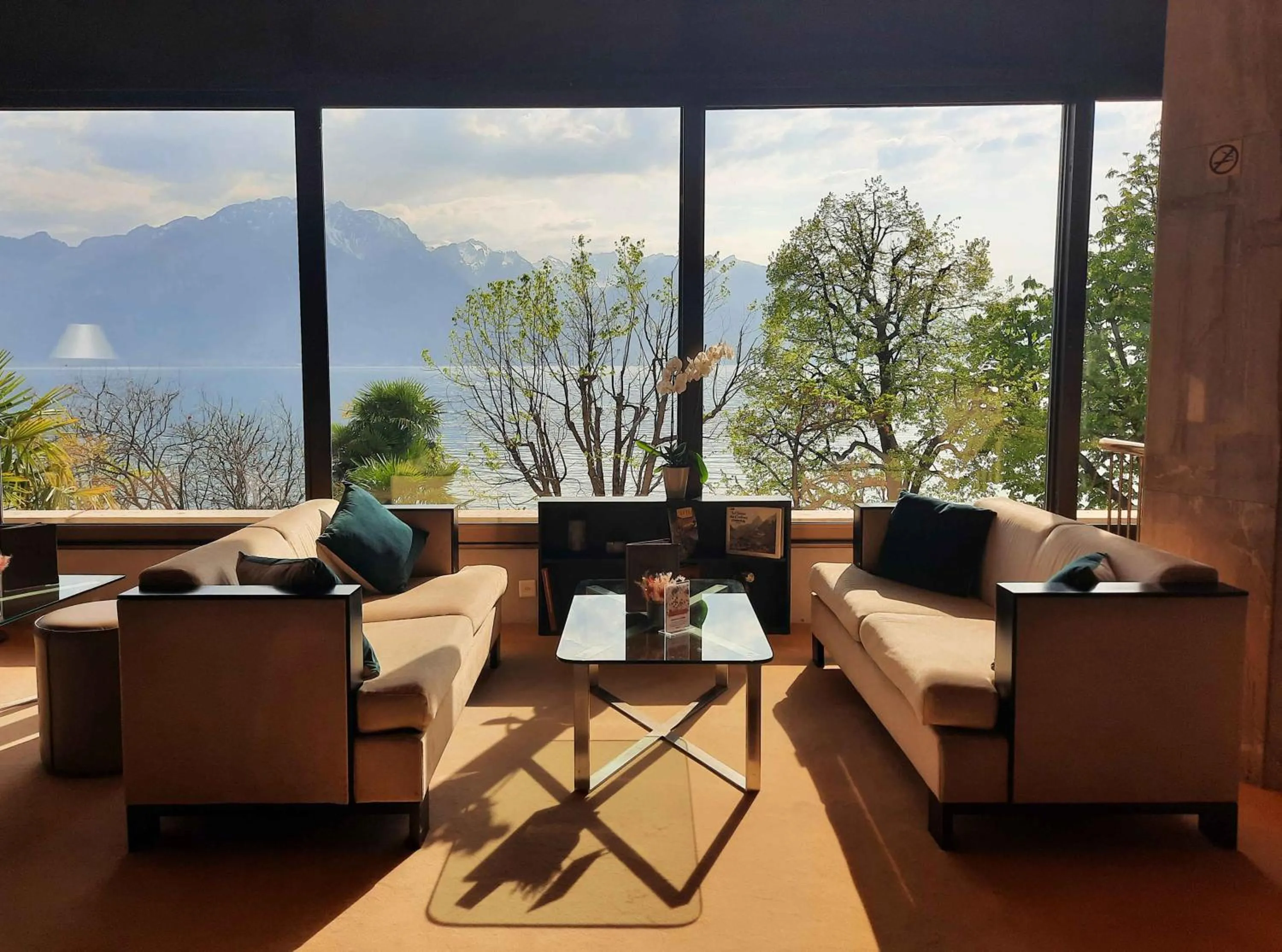 Lounge or bar in Royal Plaza Montreux