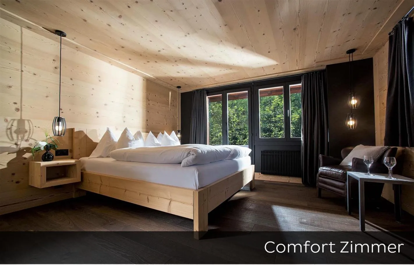 Photo of the whole room, Bed in Hotel Arc-en-ciel Gstaad