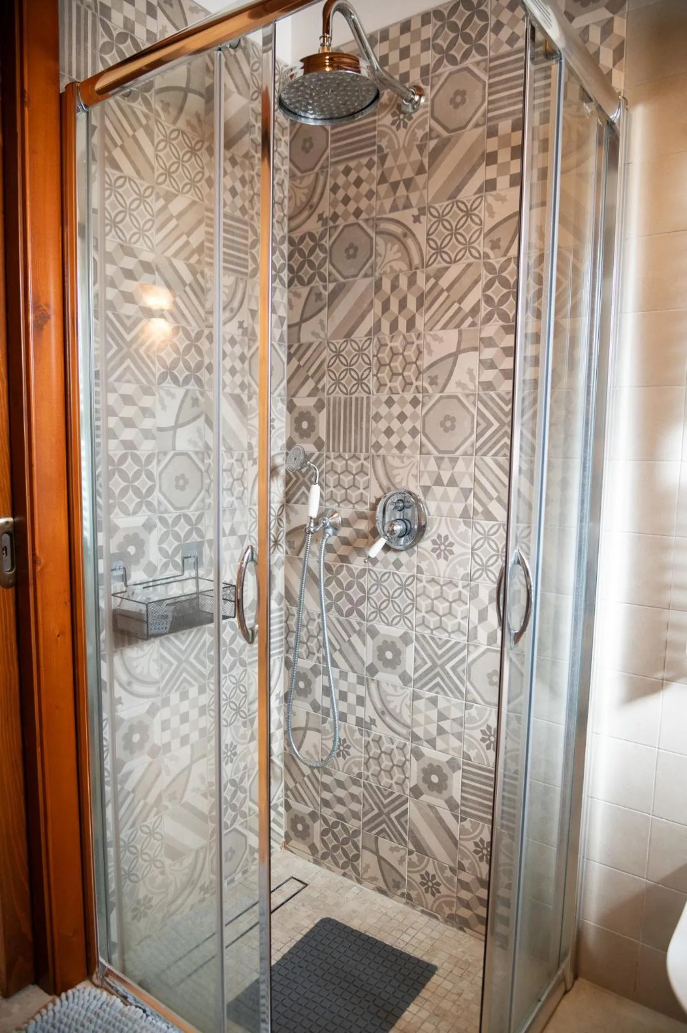 Shower in B&B Pietra Rosa