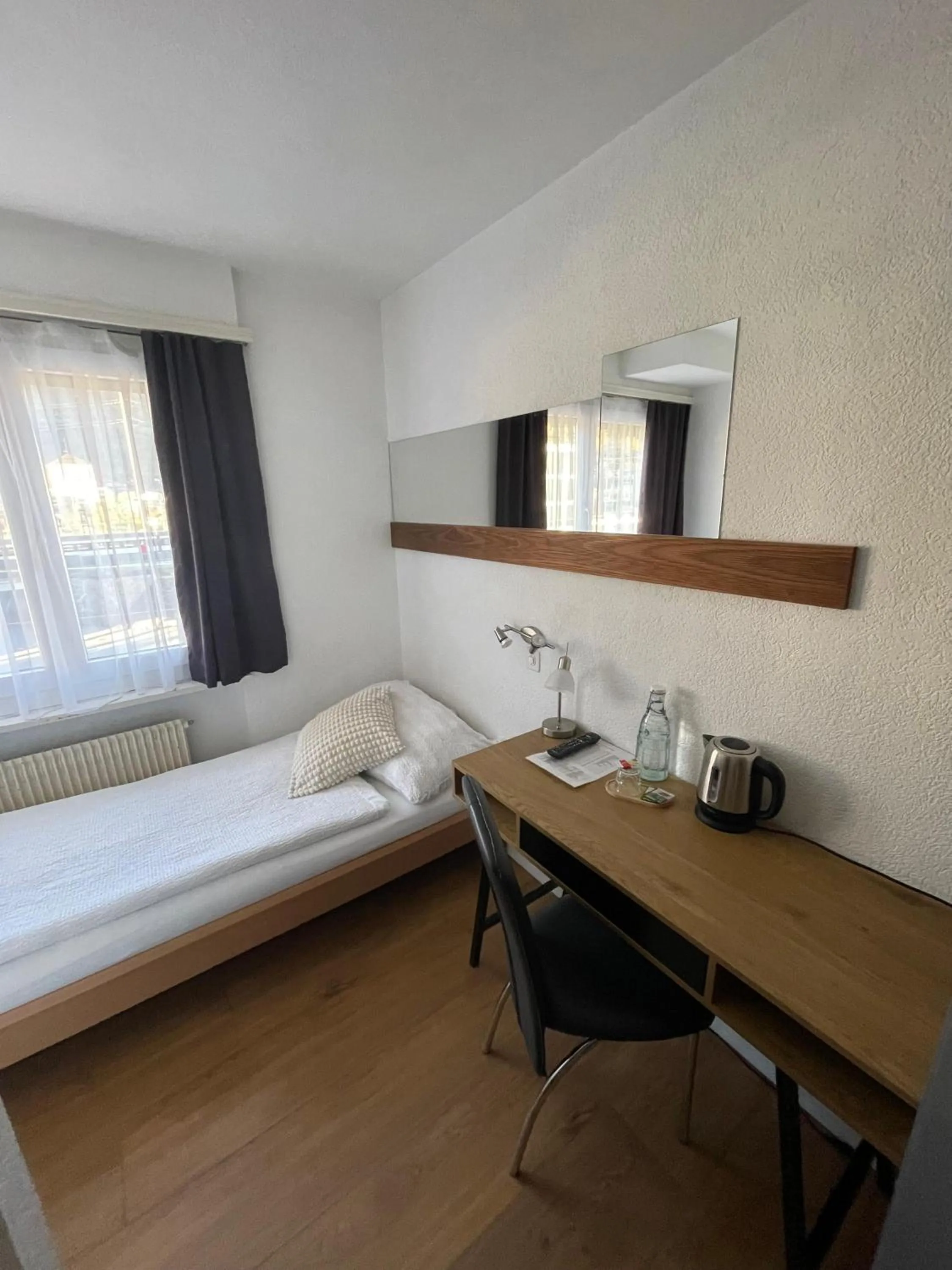 Bedroom, Bed in Hotel Europe Brig