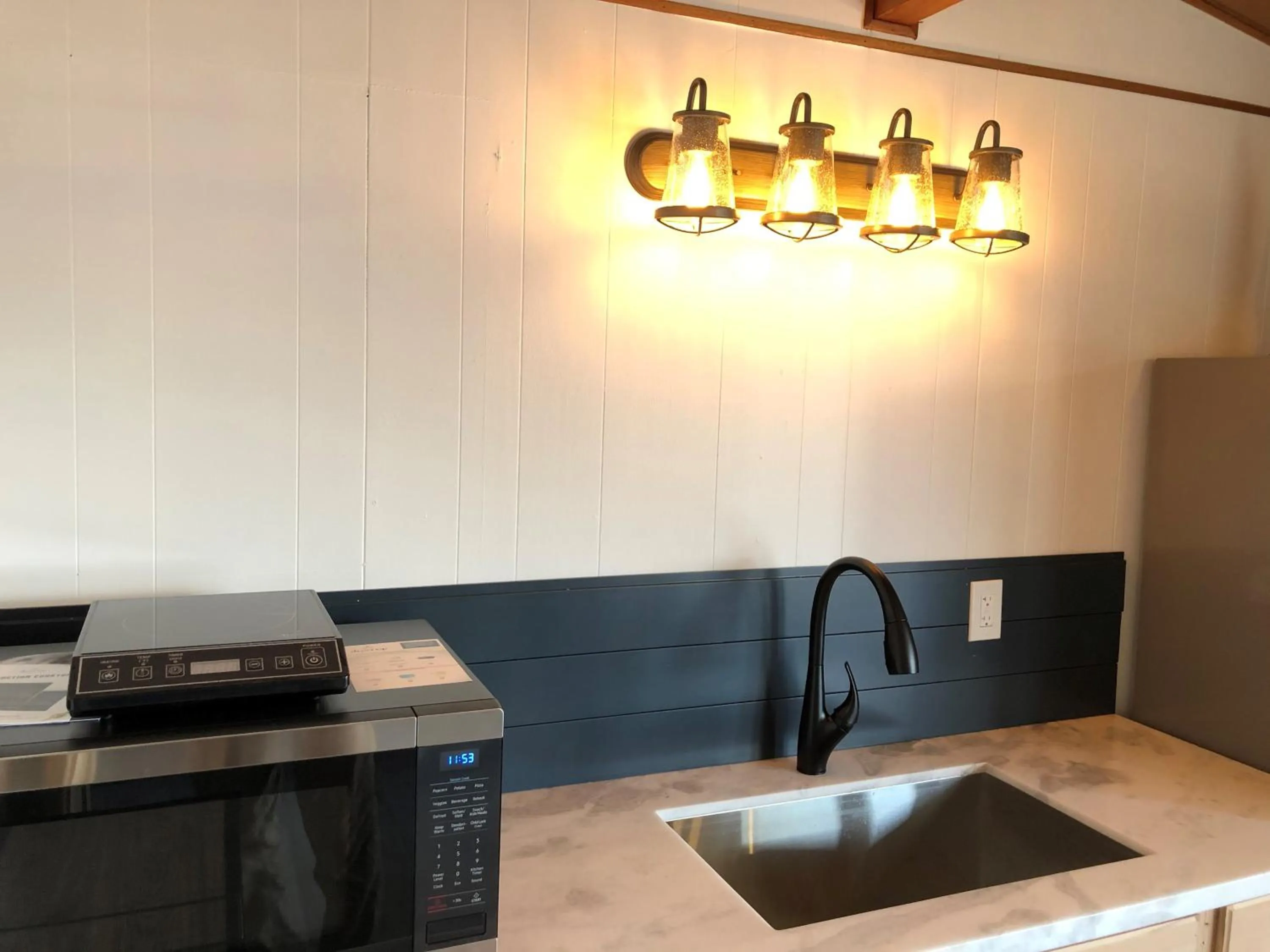 Kitchen or kitchenette in Pacific Dunes Resort