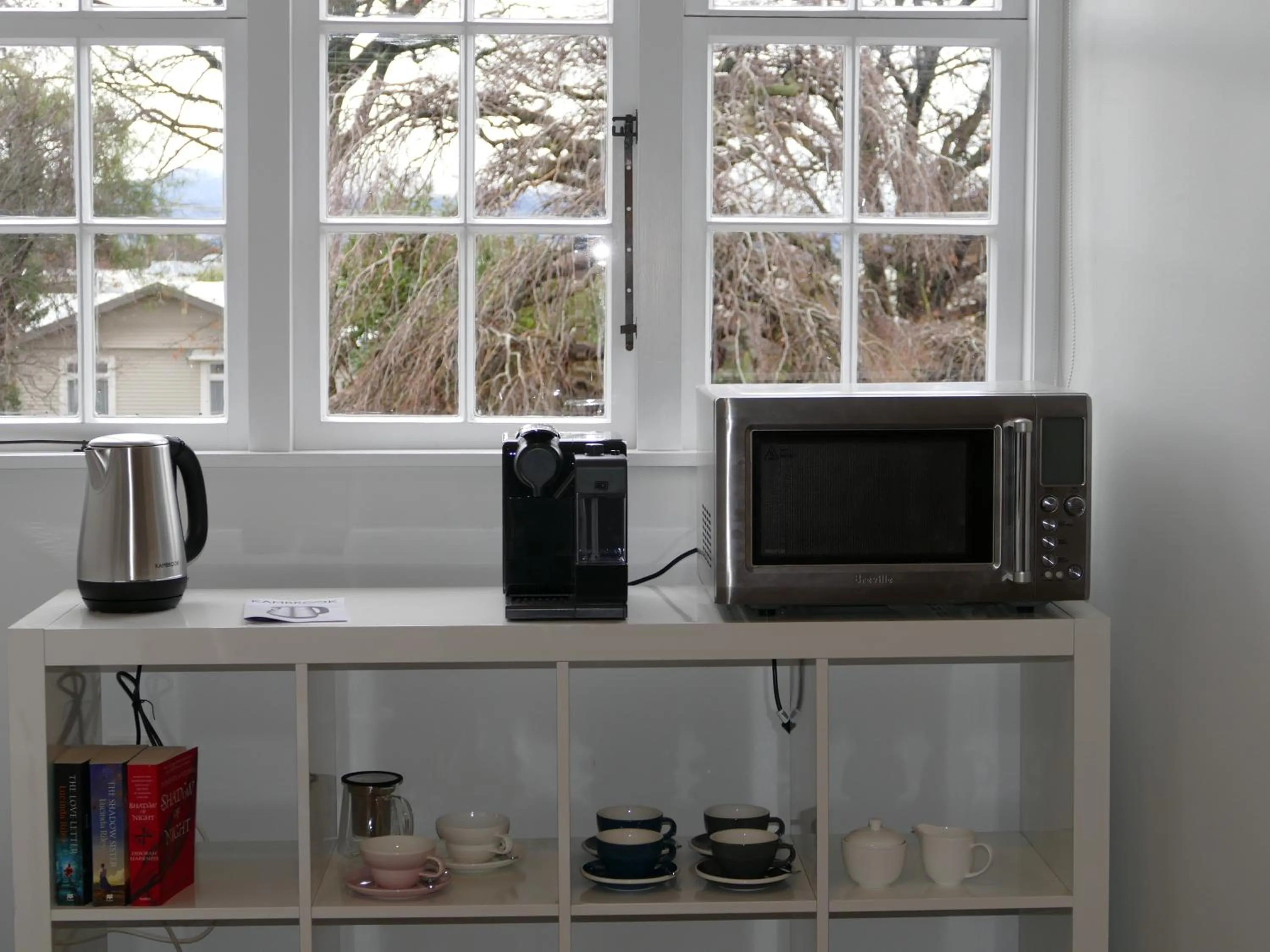 Communal lounge/ TV room in number41 Bed + Breakfast