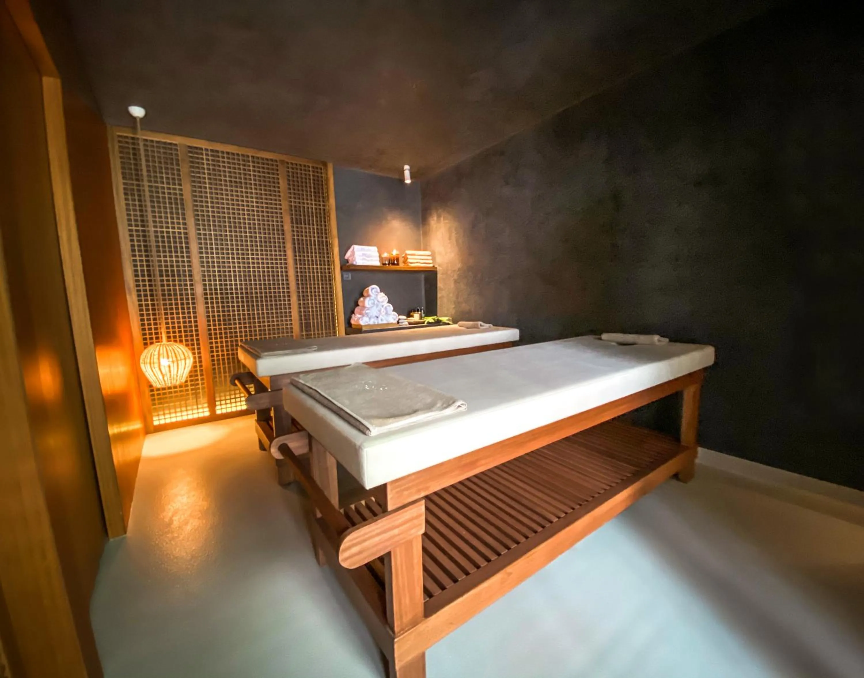 Massage in Pilos Suites