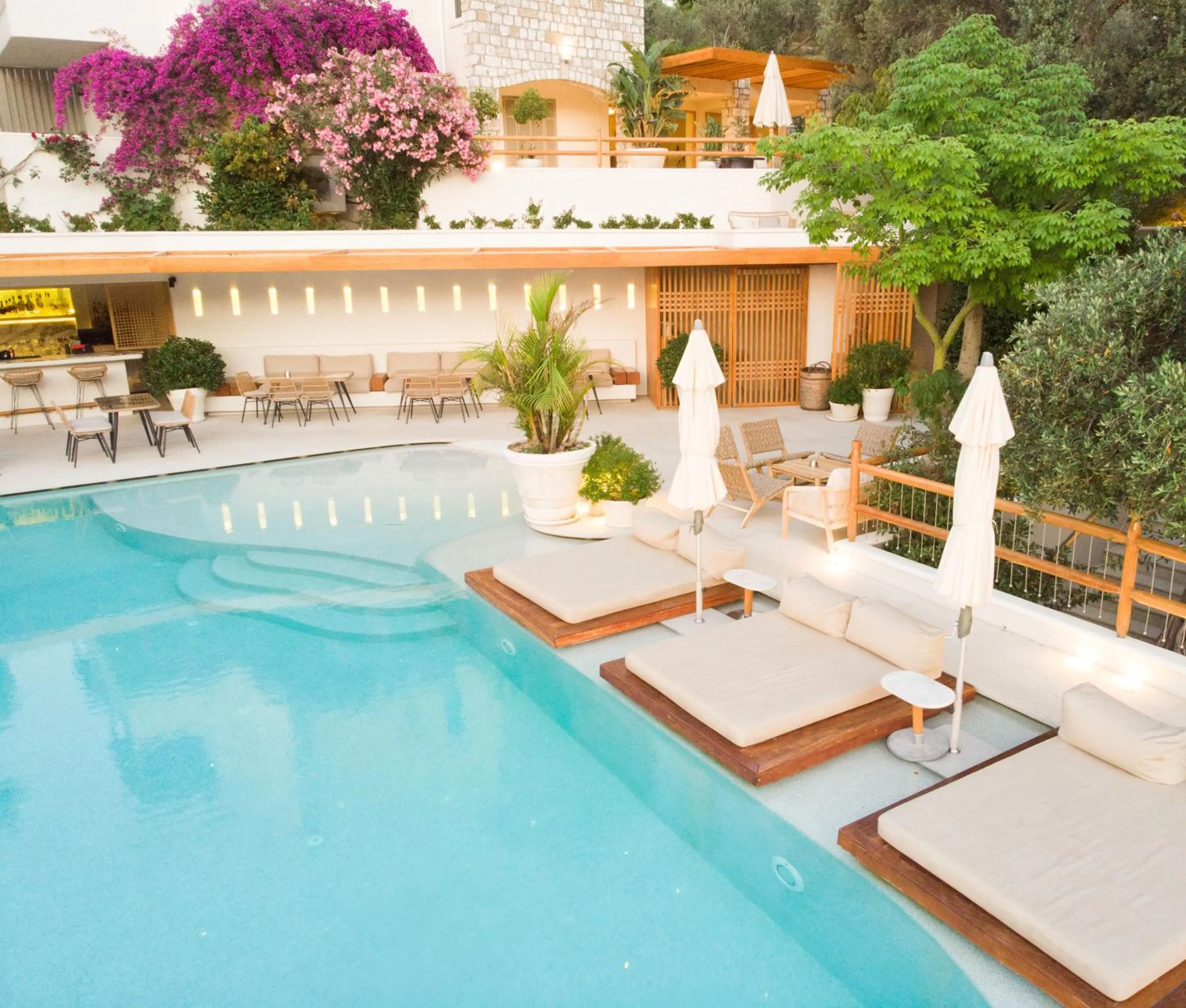 Swimming pool in Pilos Suites