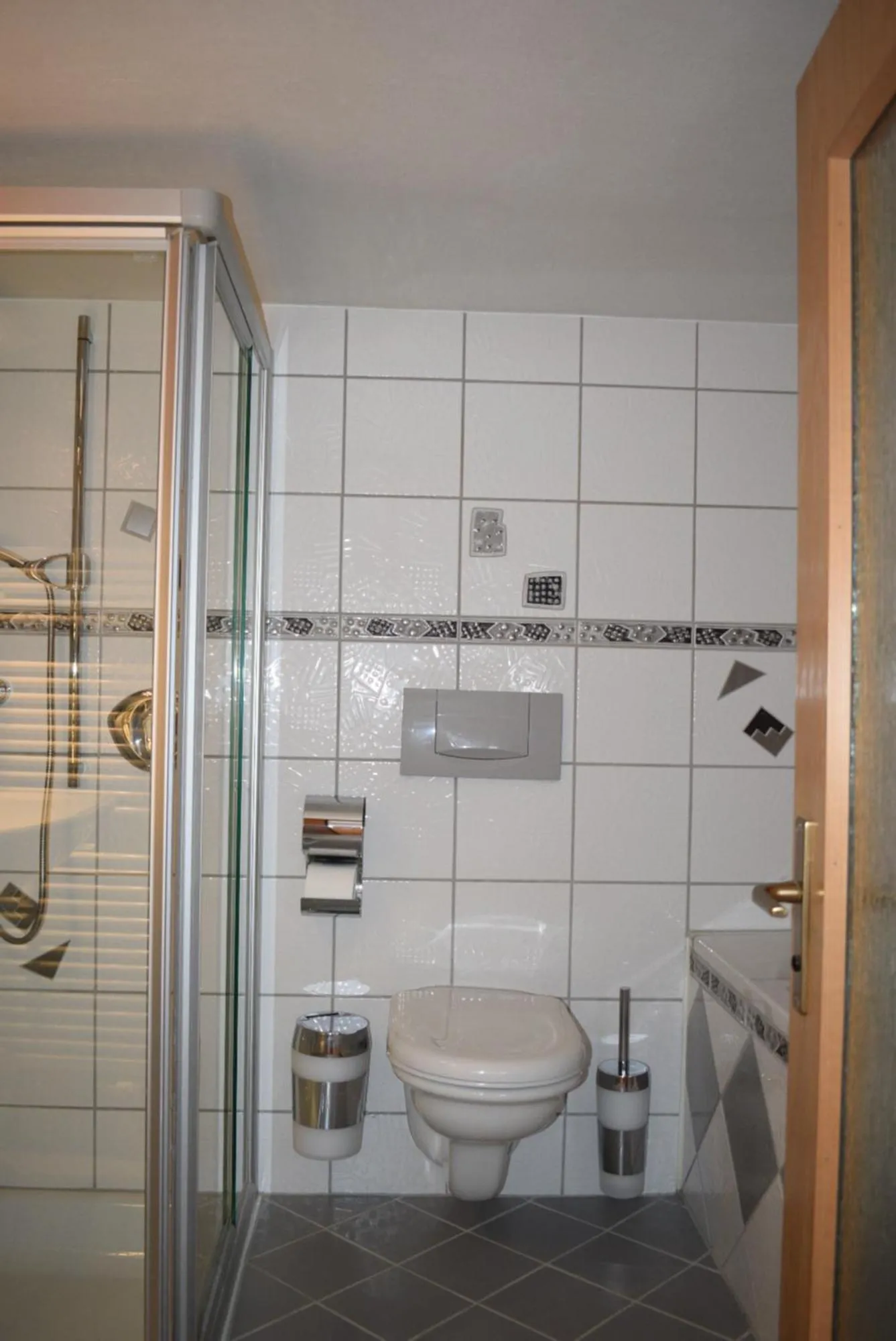 Shower in Apartments mit Klimaanlage am Neckarufer, Schöne Aussicht