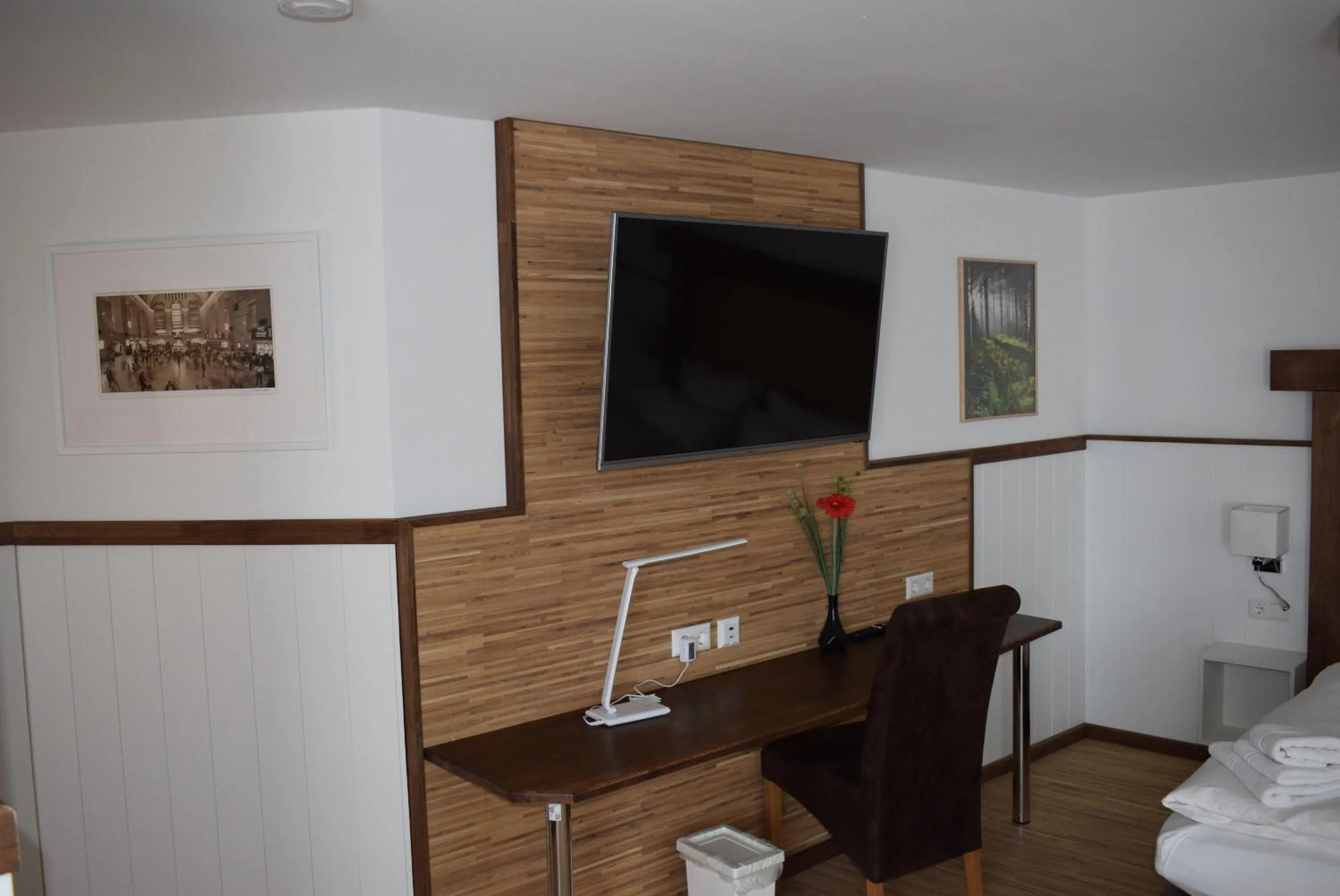 Communal lounge/ TV room, Bed in Apartments mit Klimaanlage am Neckarufer, Schöne Aussicht