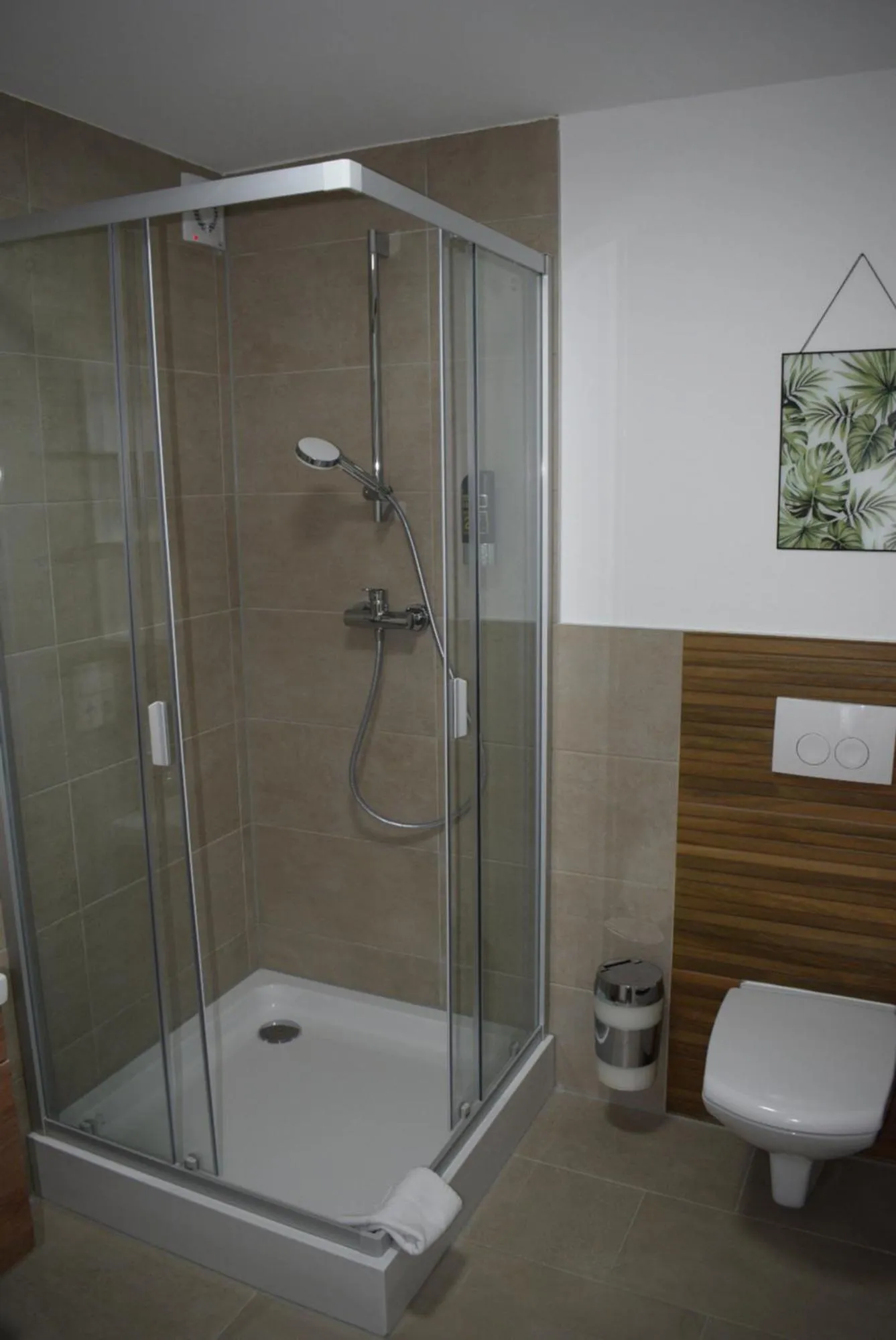 Shower in Apartments mit Klimaanlage am Neckarufer, Schöne Aussicht