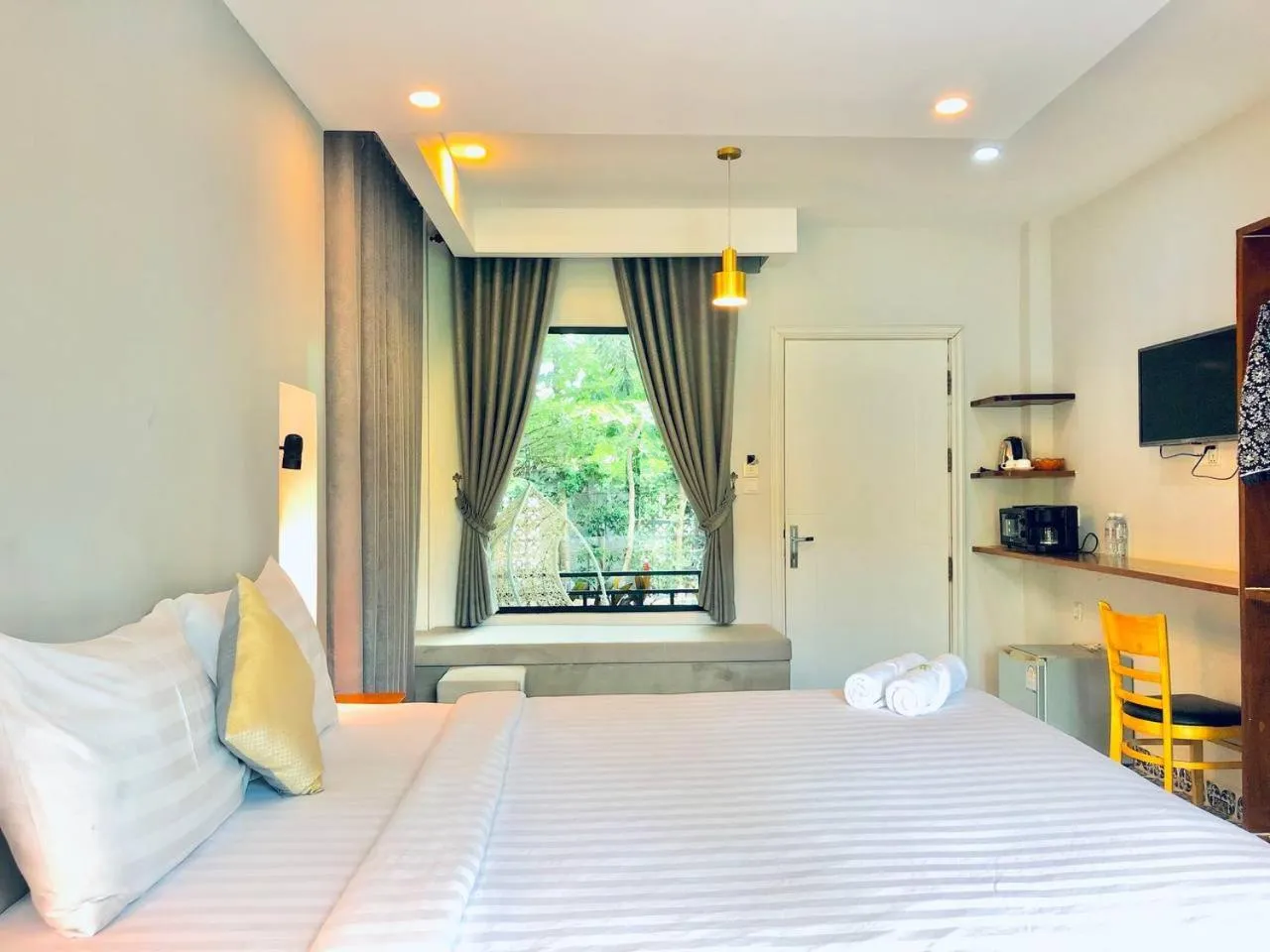 Bedroom, Bed in Raing Phnom Bungalow