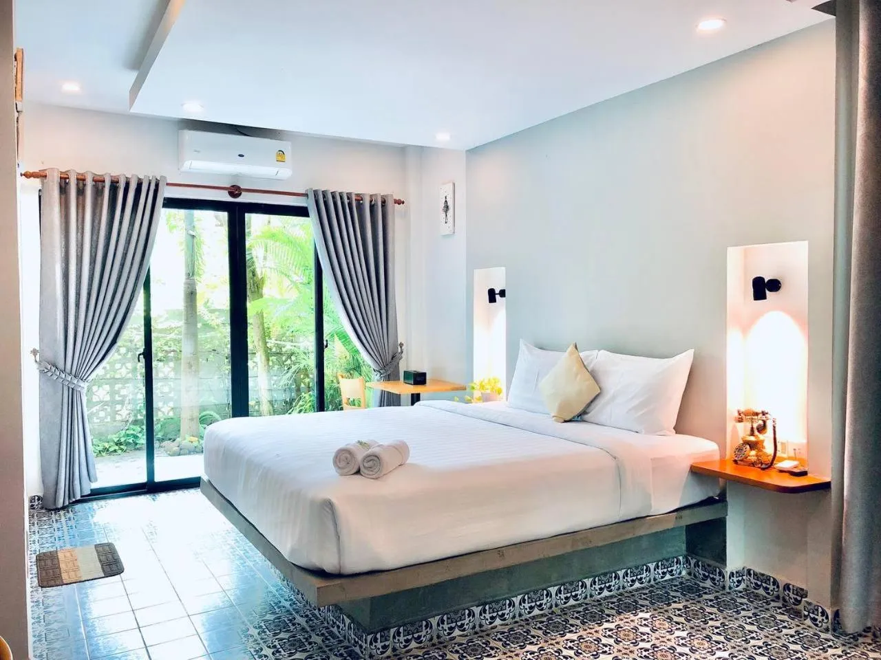 Bed in Raing Phnom Bungalow