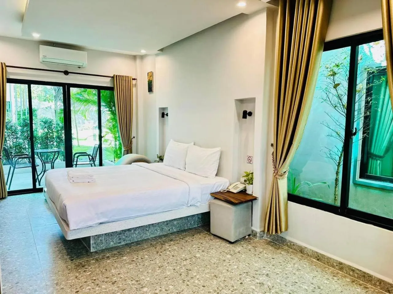 Bed in Raing Phnom Bungalow