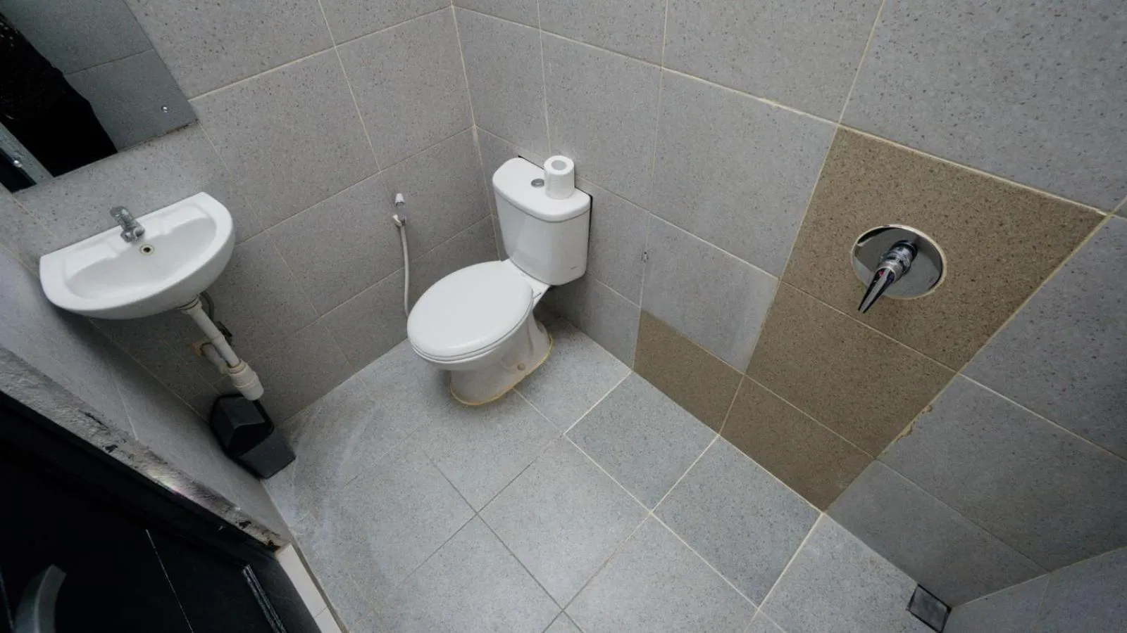 Bathroom in Escotel Tempekan Guest House