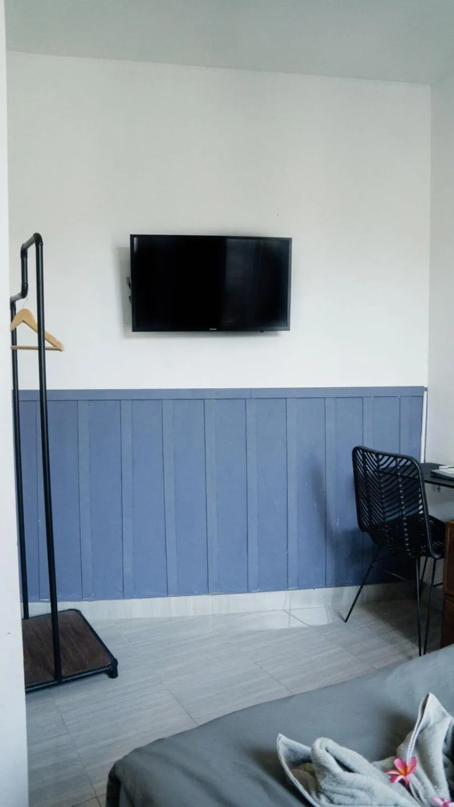 TV and multimedia in Escotel Vanili Guest House