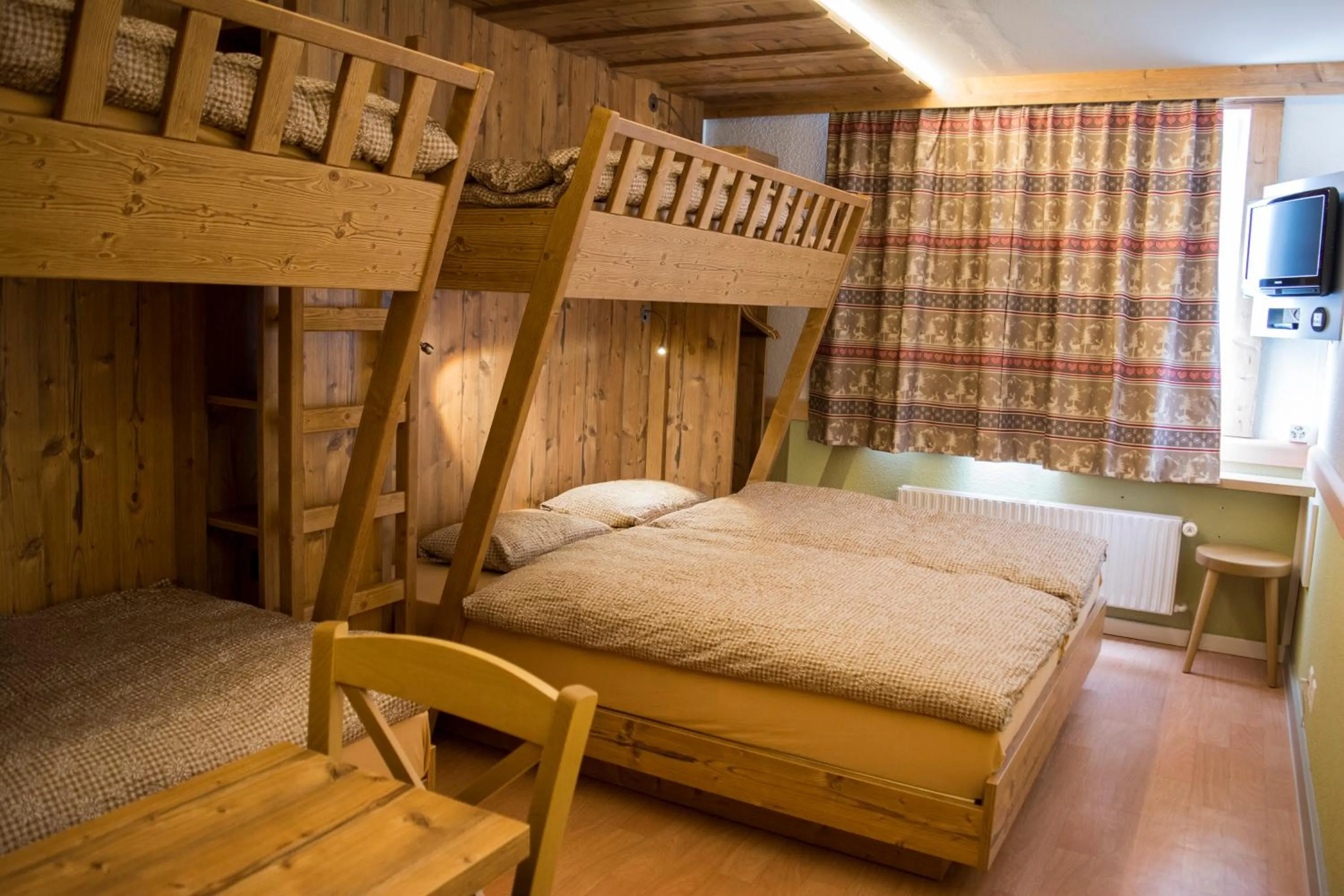 Bedroom, Bed in Alpine Classic Hotel