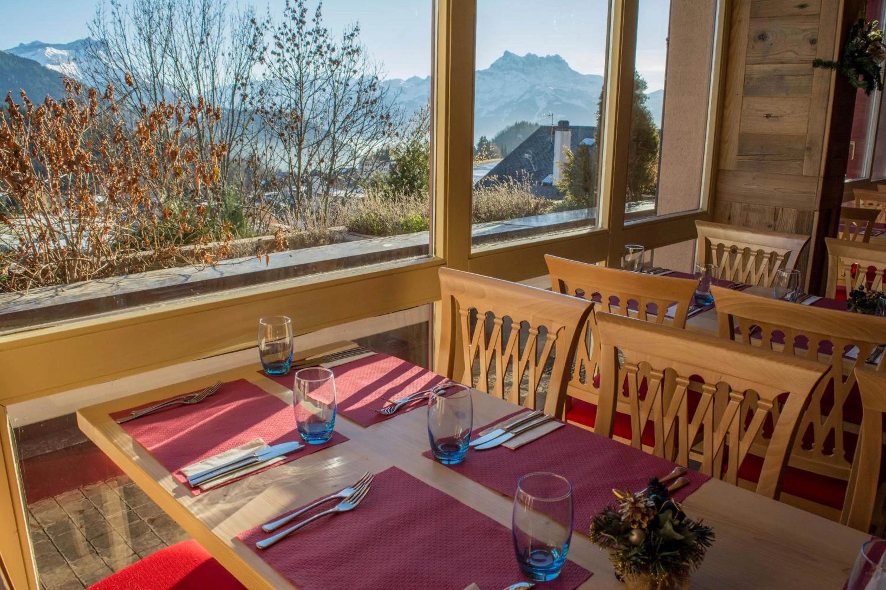 Restaurant/places to eat in Alpine Classic Hotel