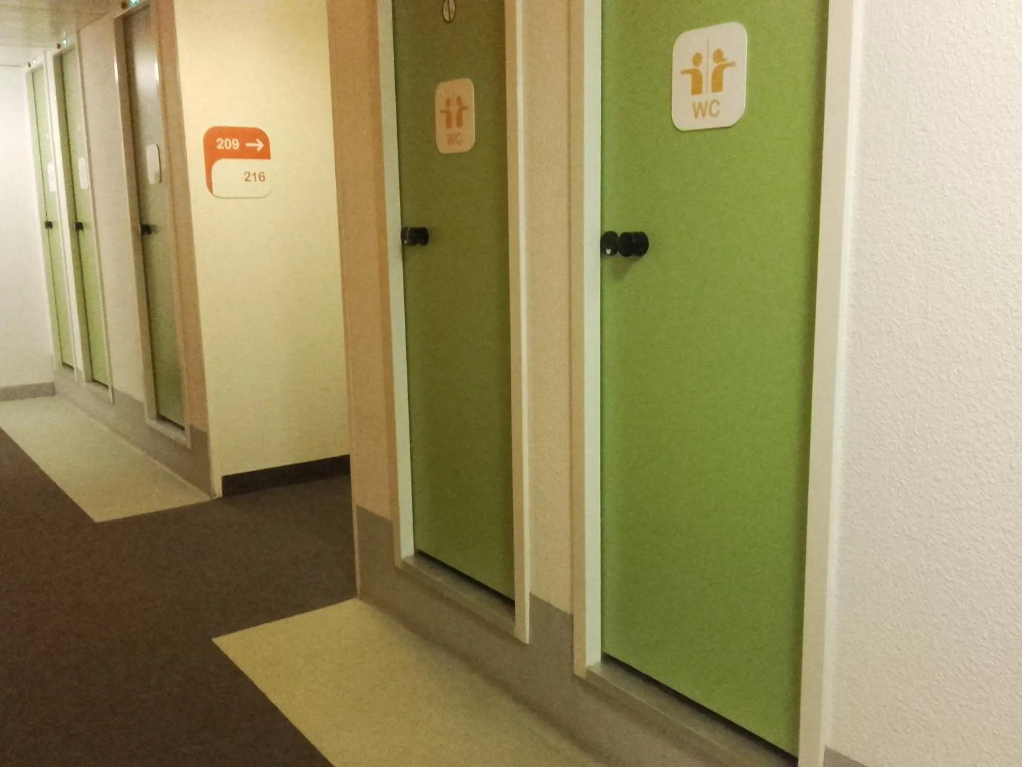 Toilet in Unisotel Montauban EX F1