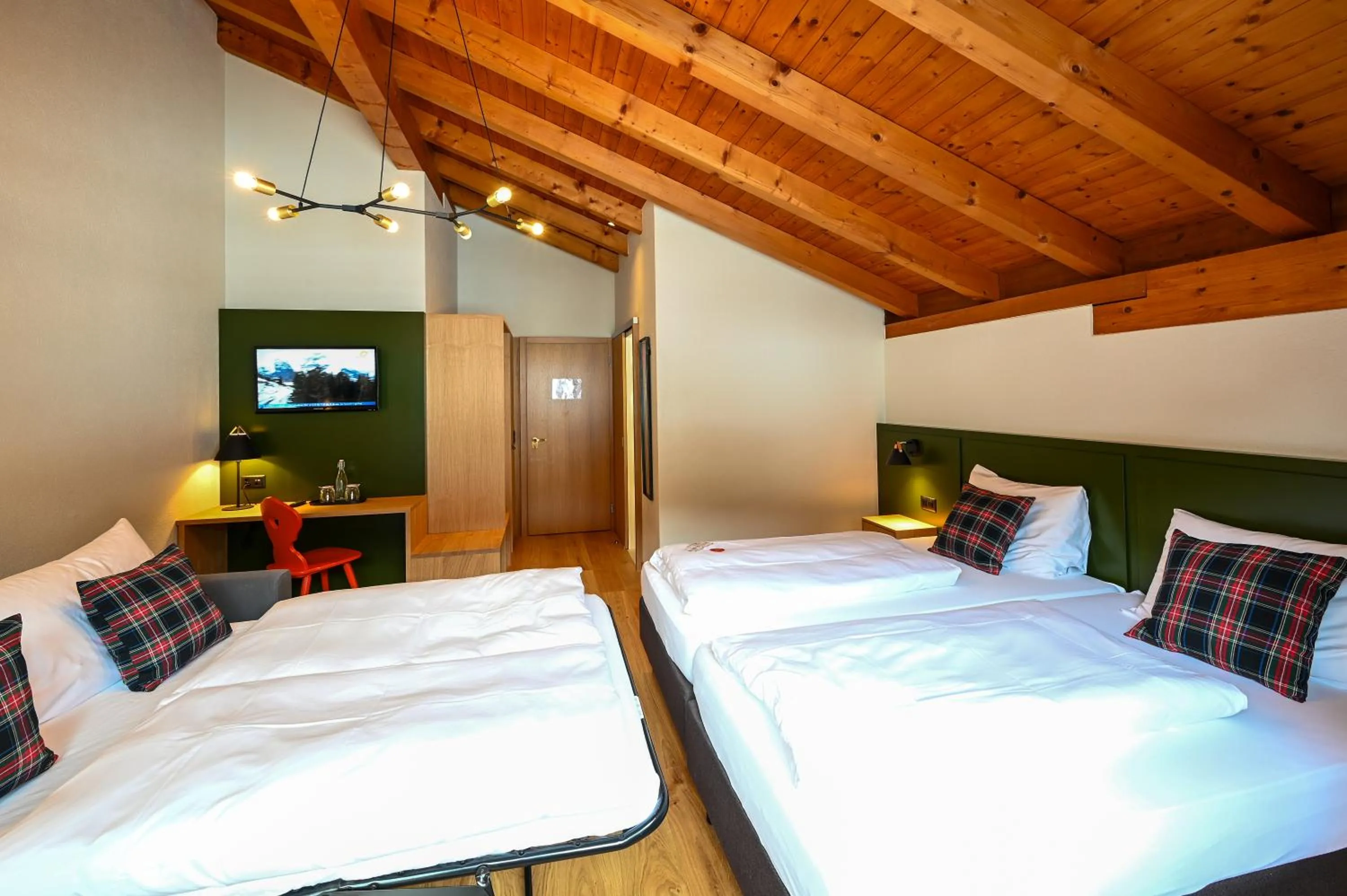 Photo of the whole room, Bed in Hotel Sonnwendhof Engelberg