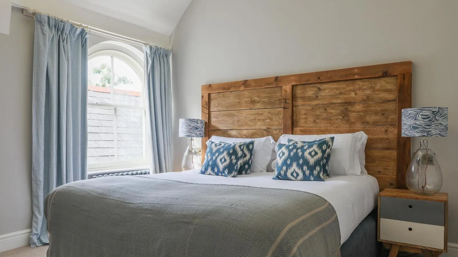 Bed in The Bear Hotel