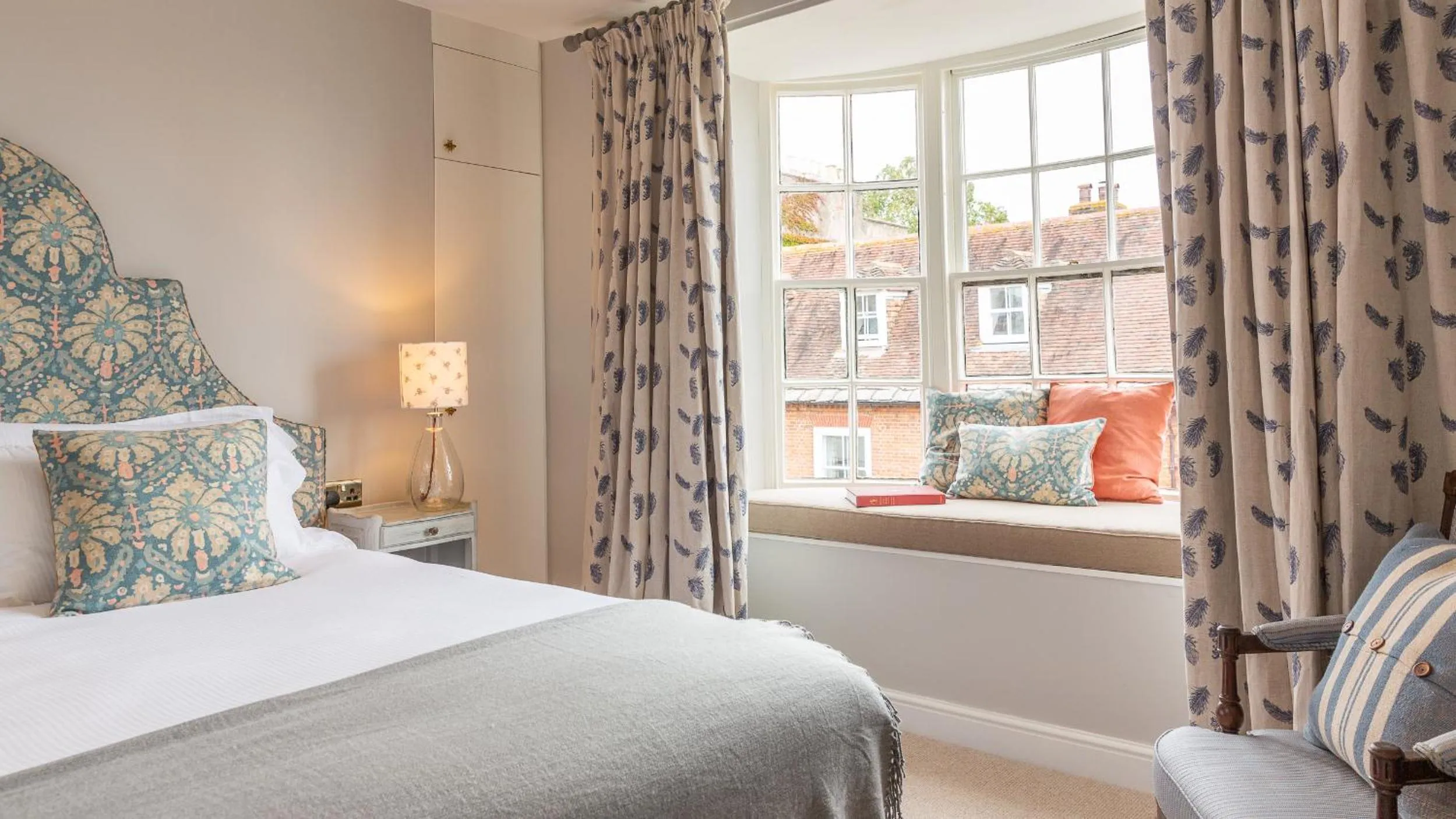 Photo of the whole room, Bed in The Bear Hotel