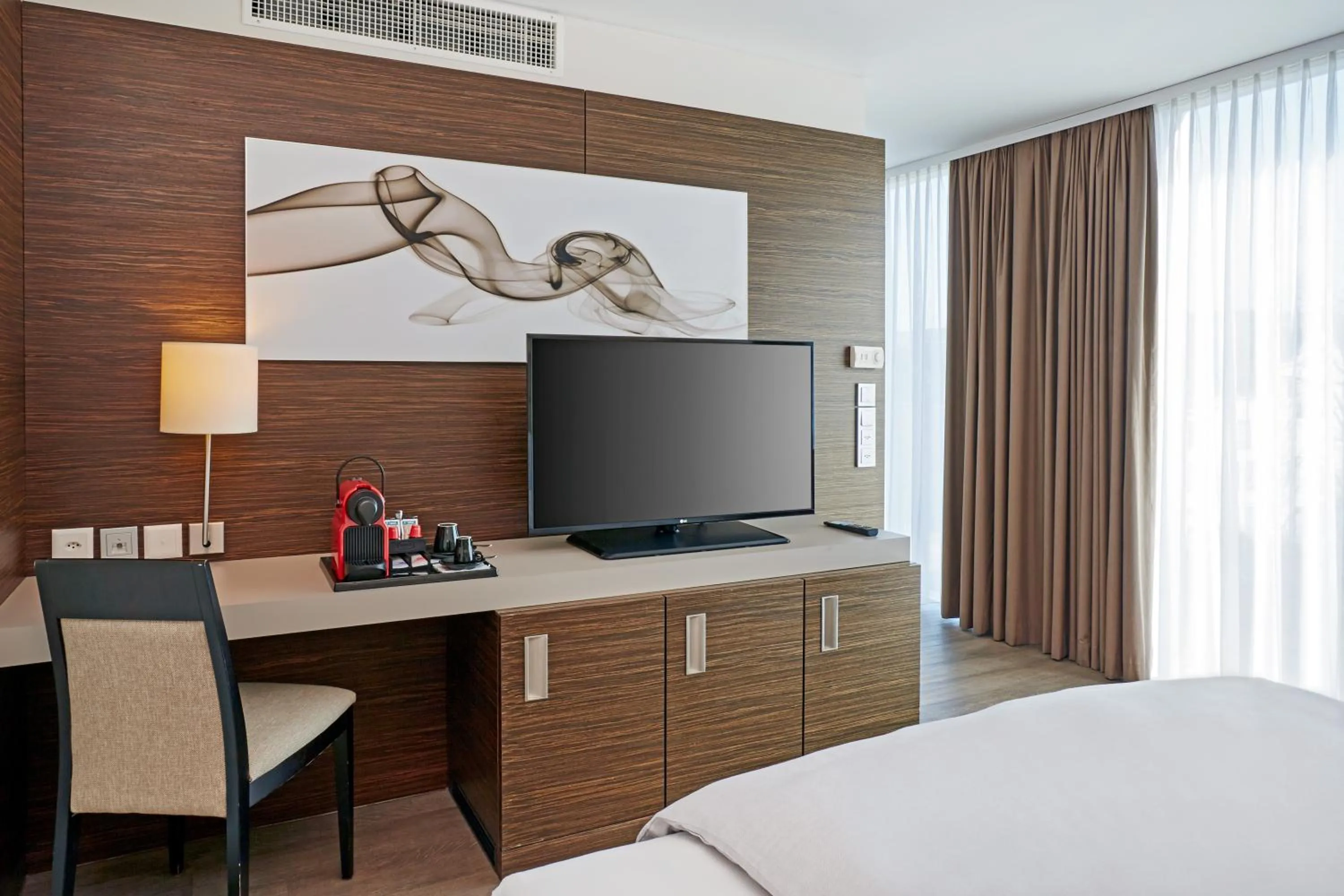 TV and multimedia, Bed in H4 Hotel Solothurn