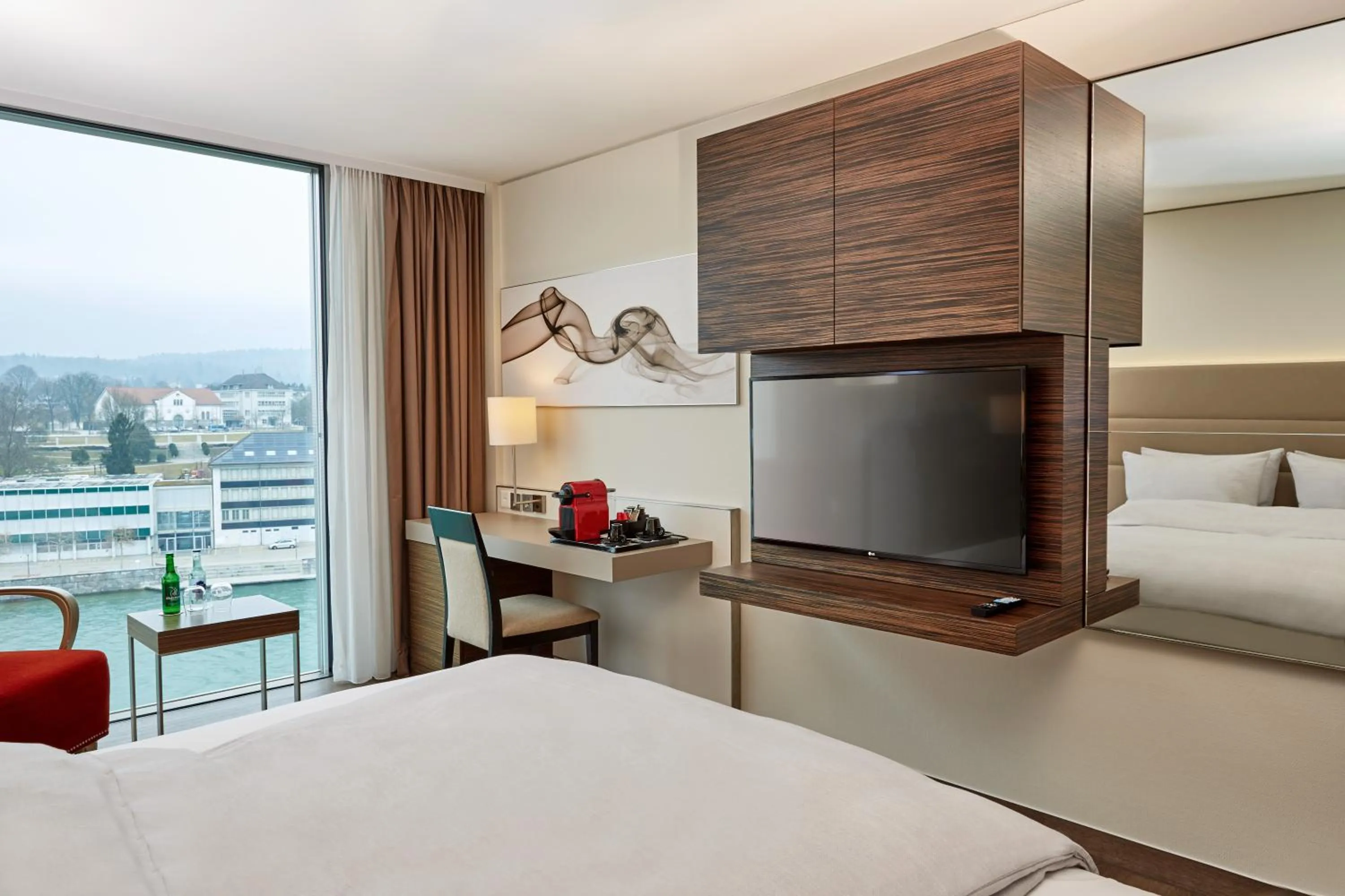 TV and multimedia, Bed in H4 Hotel Solothurn
