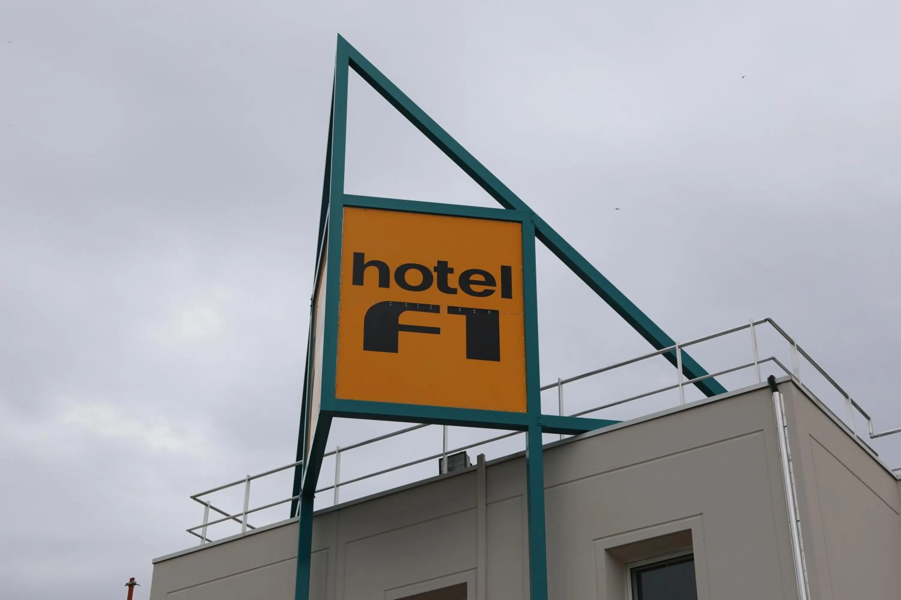 hotelF1 Orange Centre Echangeur A7 A9