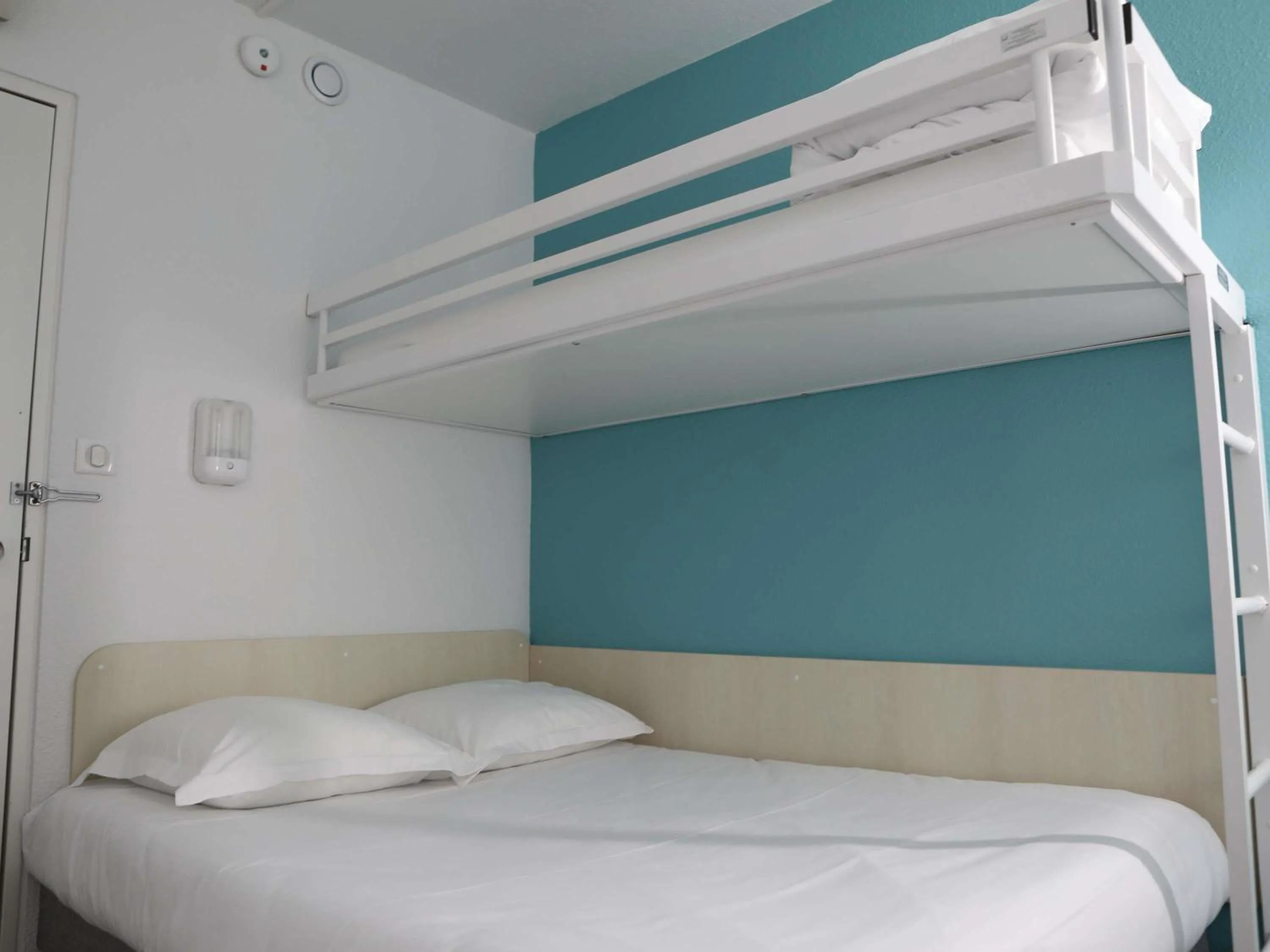 Bedroom, Bed in hotelF1 Orange Centre Echangeur A7 A9