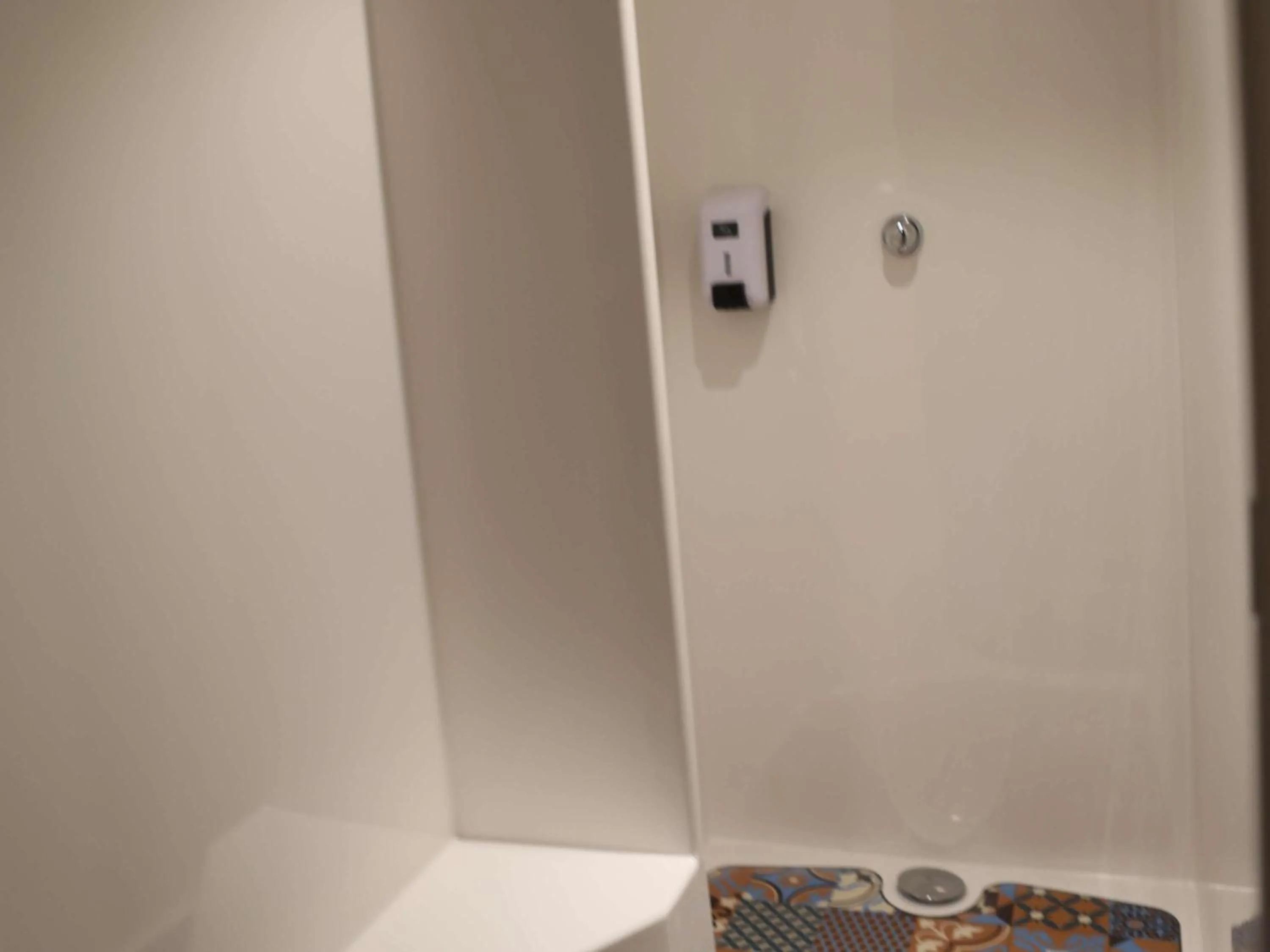 Bedroom in hotelF1 Orange Centre Echangeur A7 A9