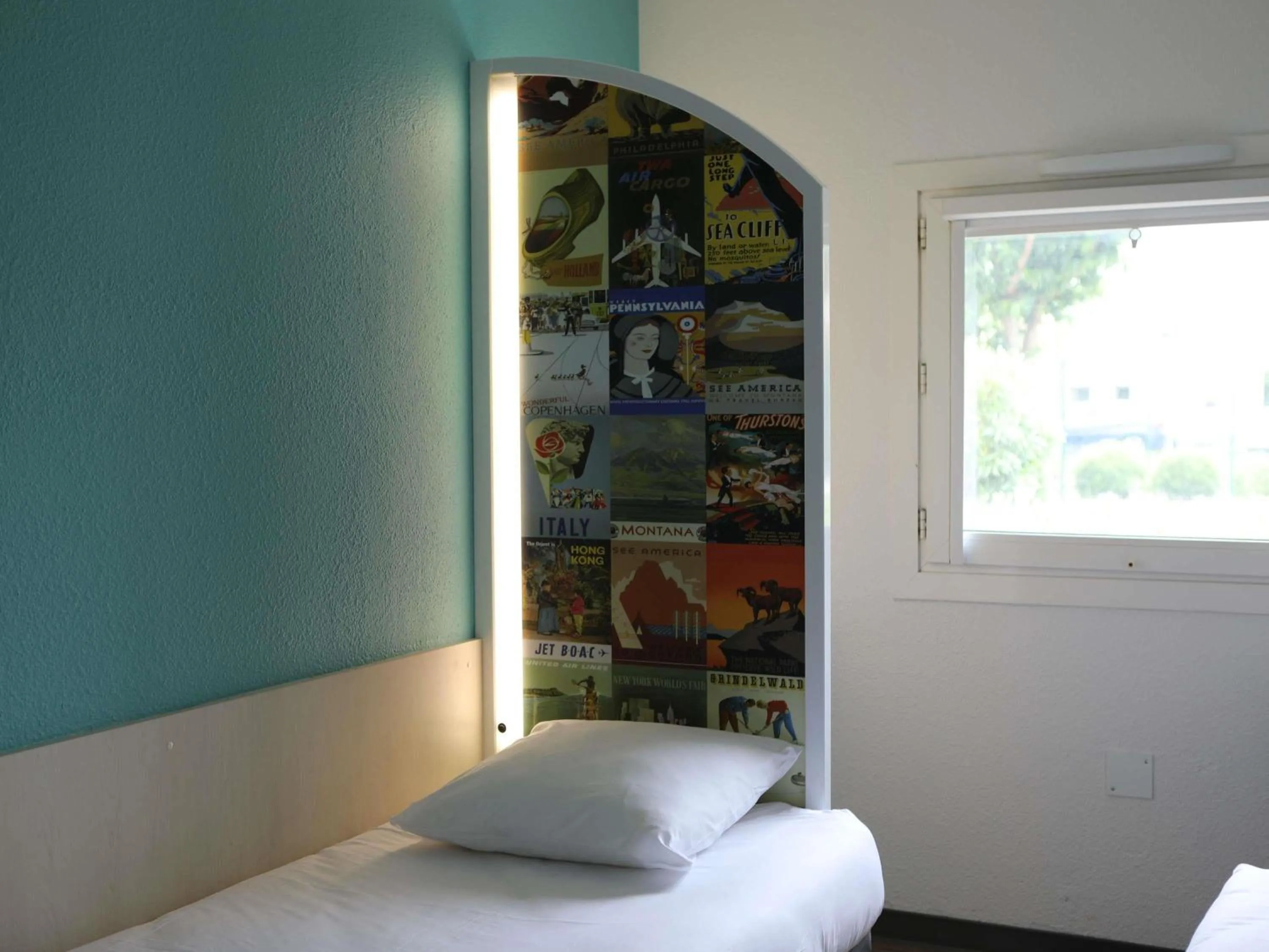 Property building, Bed in hotelF1 Orange Centre Echangeur A7 A9