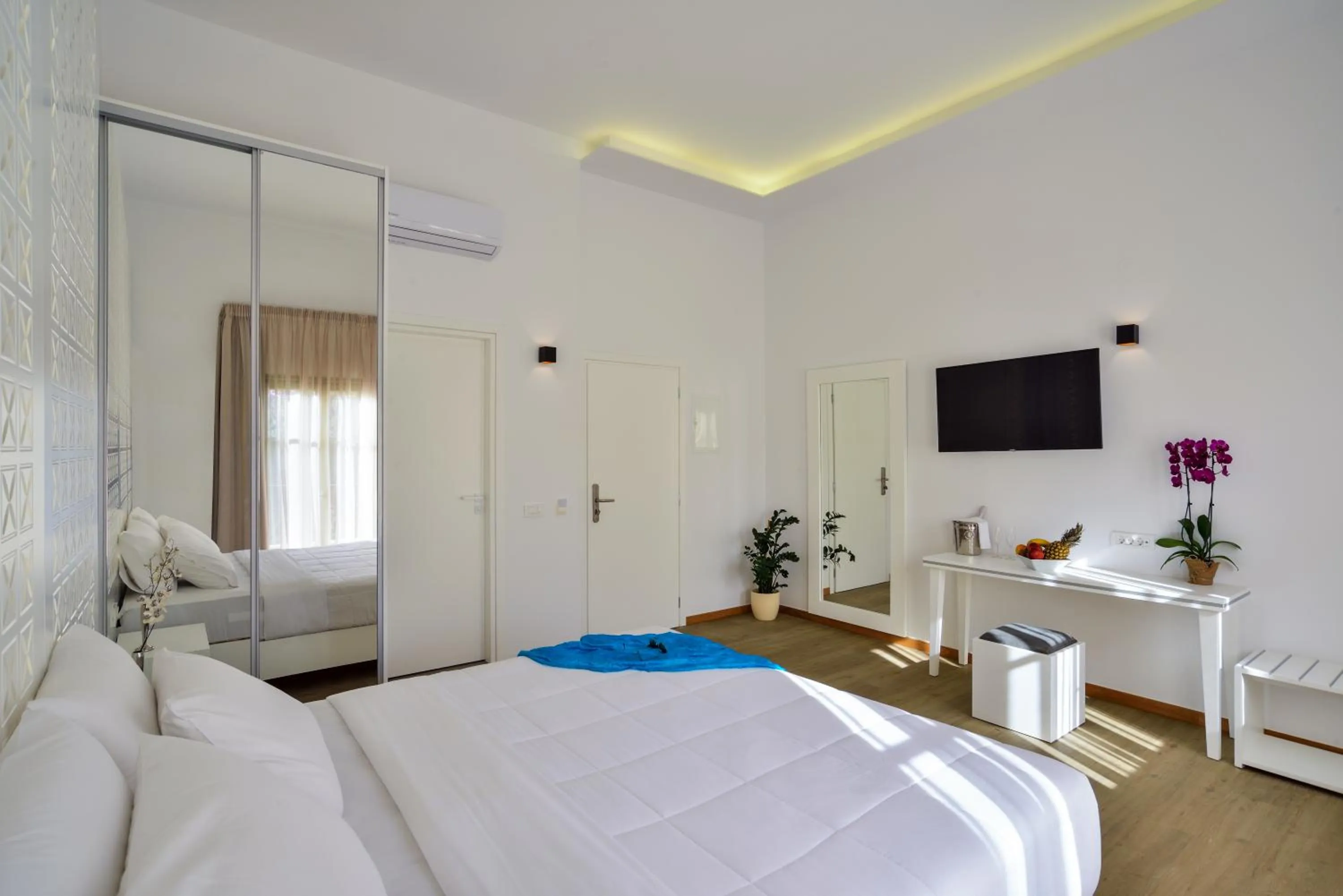 Bedroom, Bed in Elia Portou Luxury Residence